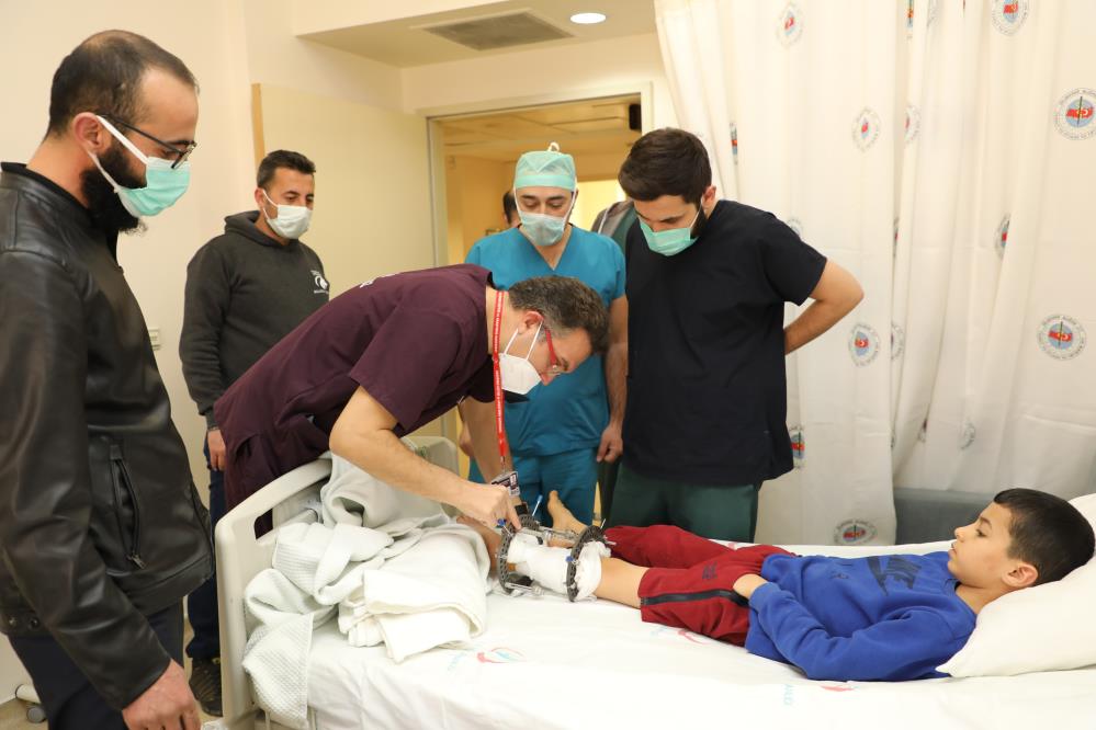 Türkiye’de ameliyat olan 9 yaşındaki Suriyeli Cafer: 'Güreşçi olmak istiyorum'