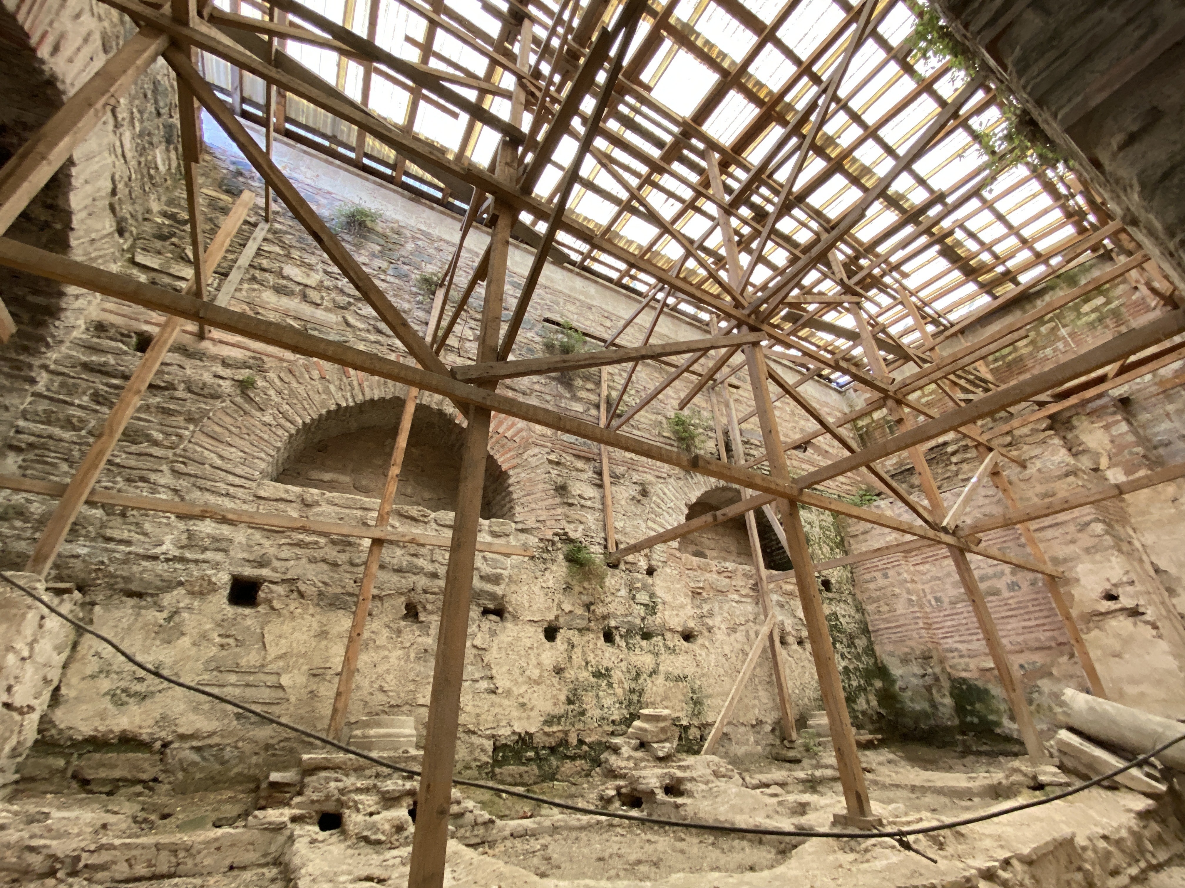 Anemas Zindanları’ndaki Bizans kalıntıları böyle görüntülendi