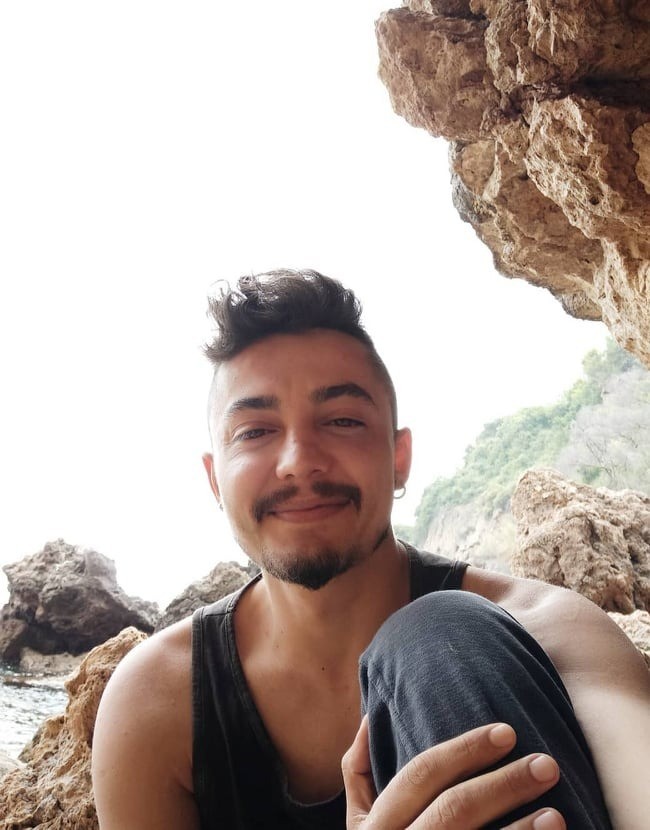 Kayıp oğlunu teşhis etmek için morg önüne gelen annenin zor anları