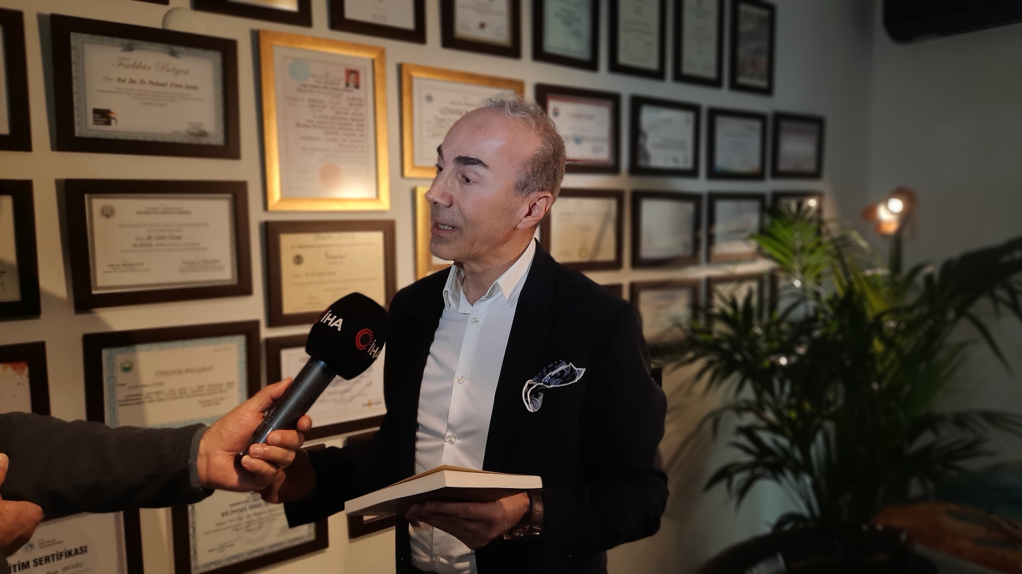 Pandemide gece gündüz çalışan doktor, dördüncü kitabını çıkardı