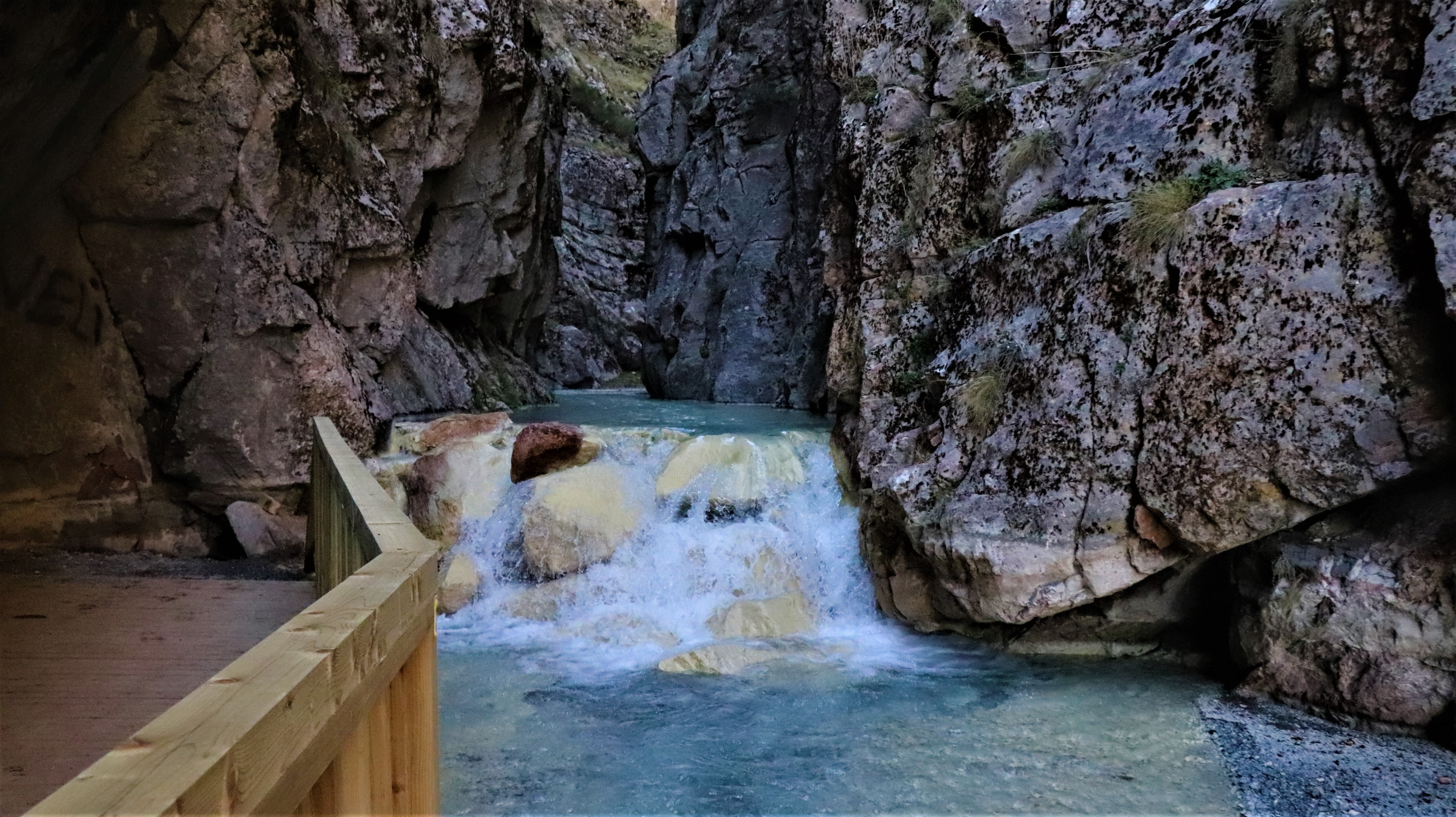 Türklere özgü turkuaz rengiyle ünlü Acıpayam Kanyonu turizme hazırlanıyor
