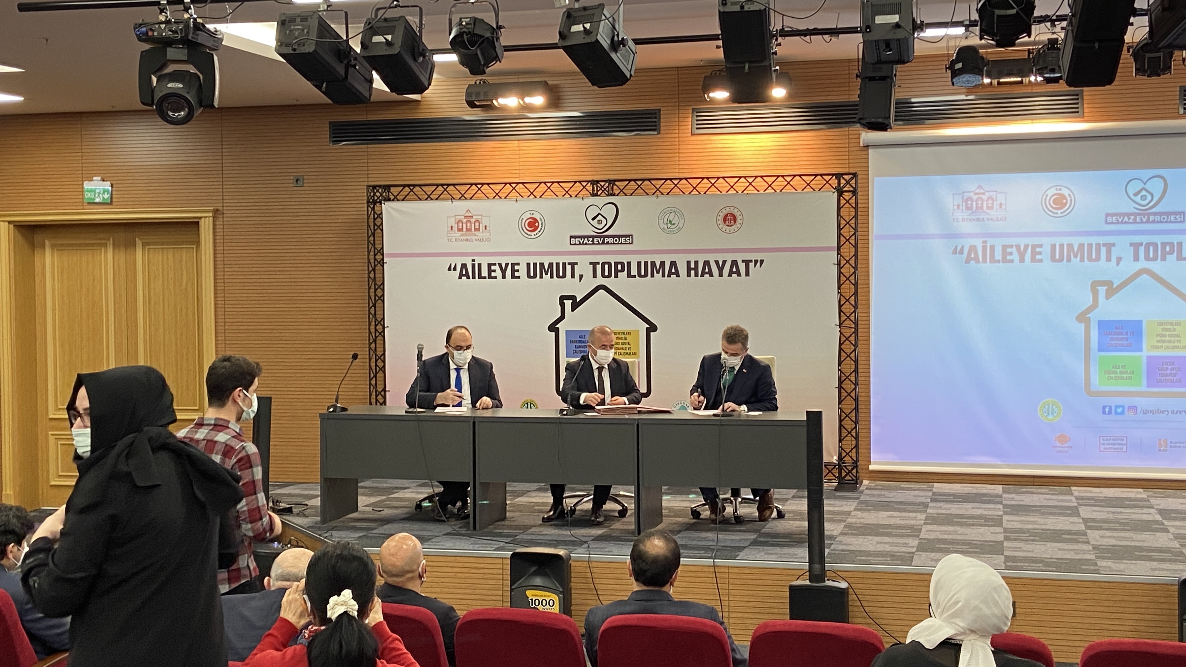 Gaziosmanpaşa 'Beyaz Ev' projesi ile kadına şiddete dur diyor