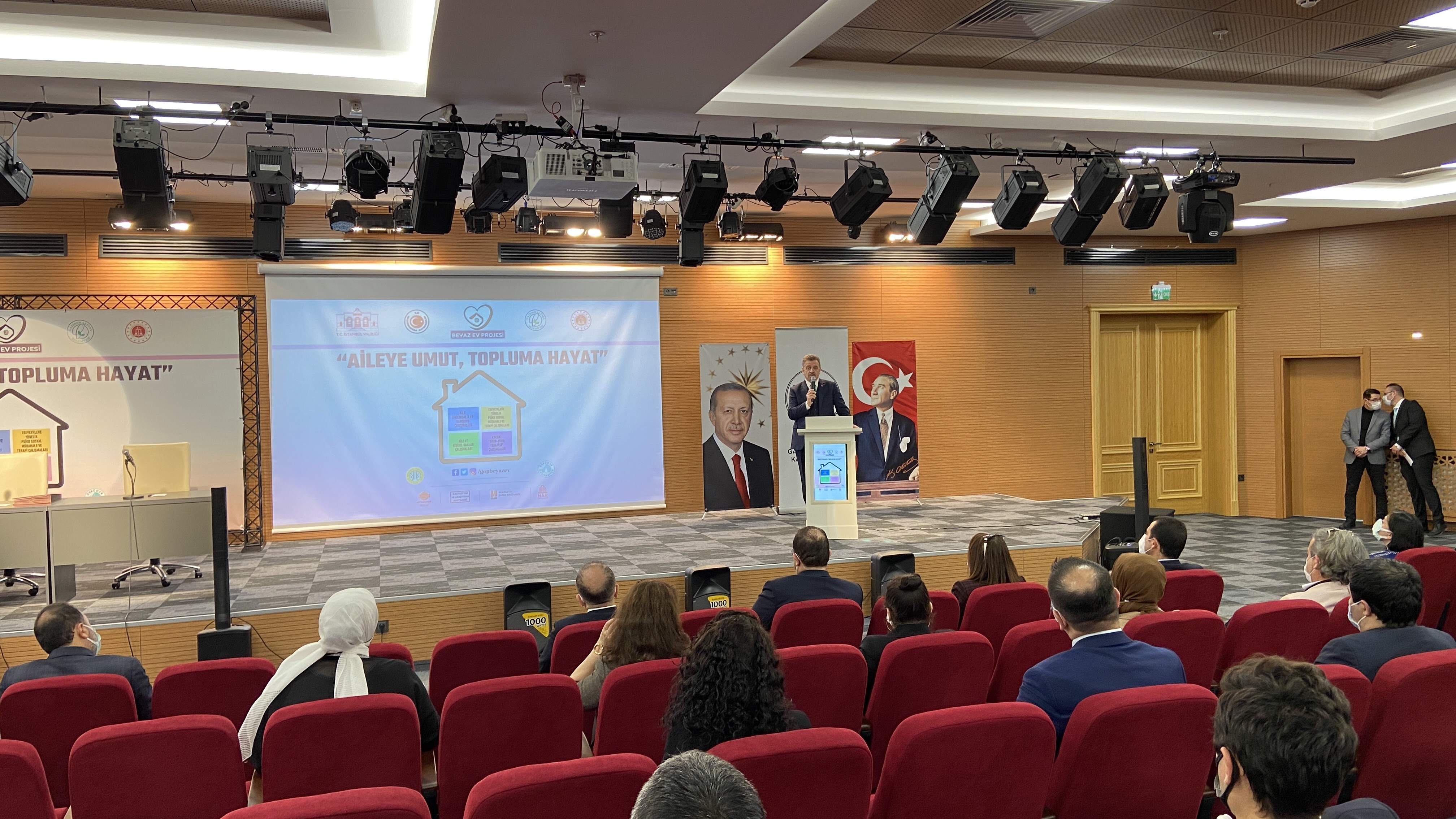 Gaziosmanpaşa 'Beyaz Ev' projesi ile kadına şiddete dur diyor