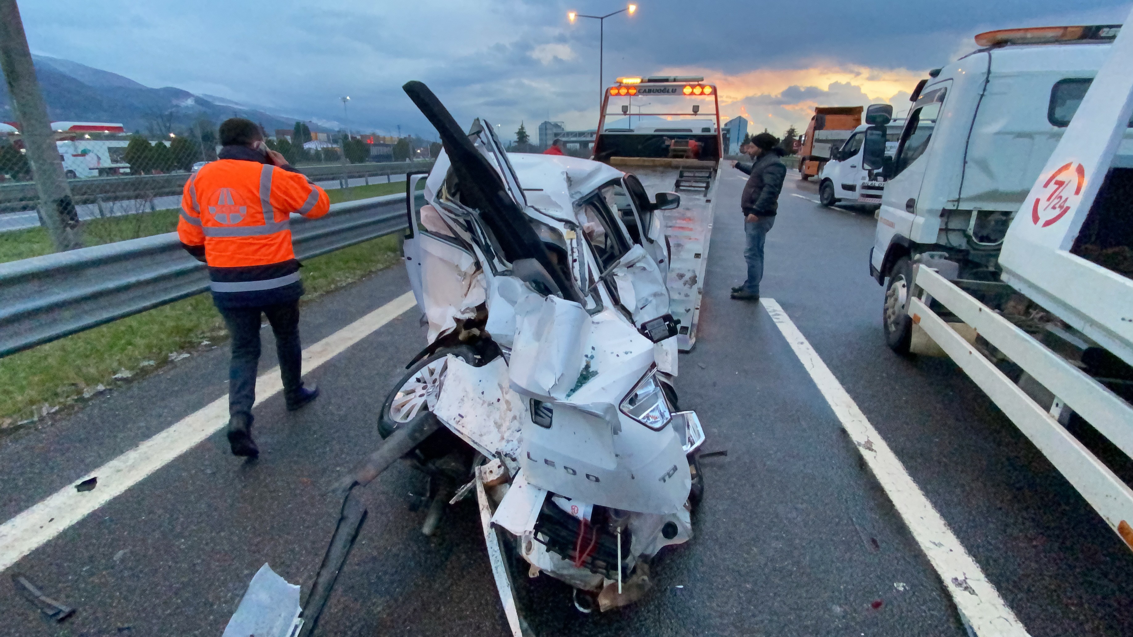 Düzce TEM'de 12 araç zincirleme kaza: 9 yaralı