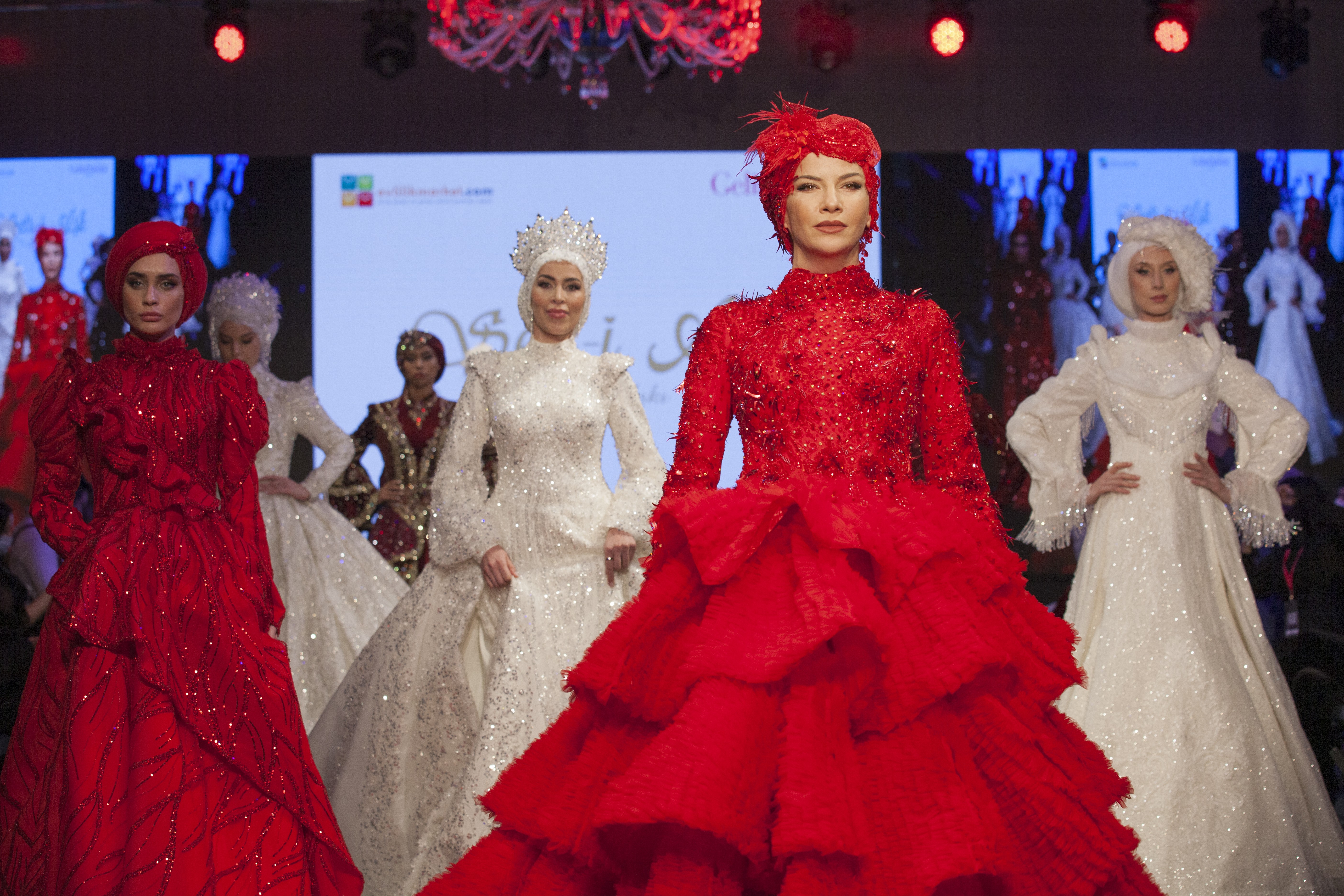 ‘5’inci Gelin Damat Fashion’ defilesi pandemi tedbirleriyle gerçekleşti