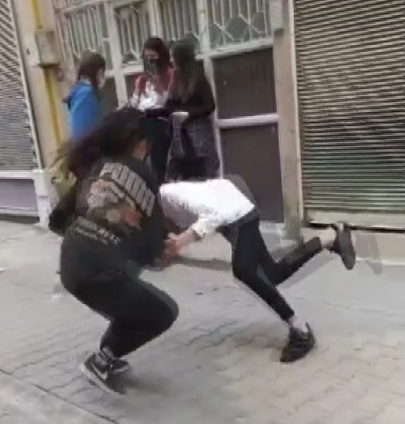 Saçlarından sürükleyip yerden yere vurdu o anlar kameraya yansıdı!