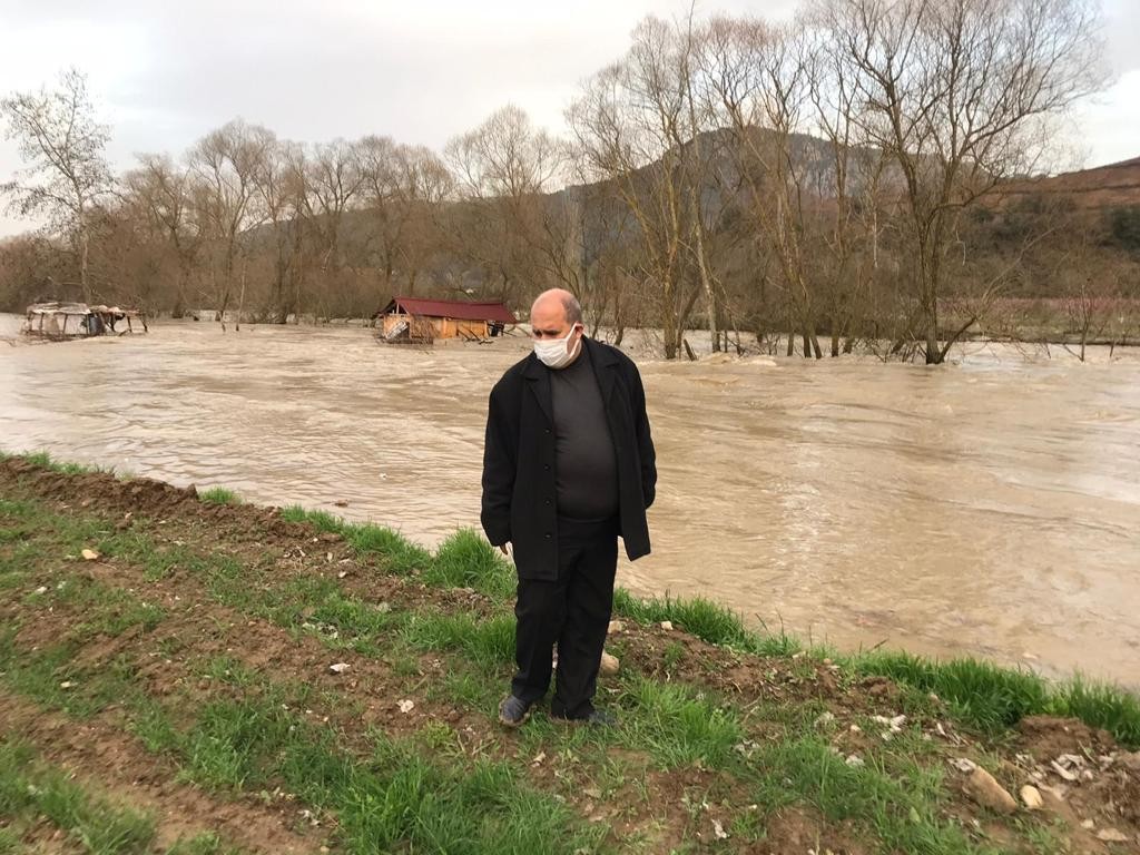 Göksu nehri taştı, tarım arazileri su altında kaldı
