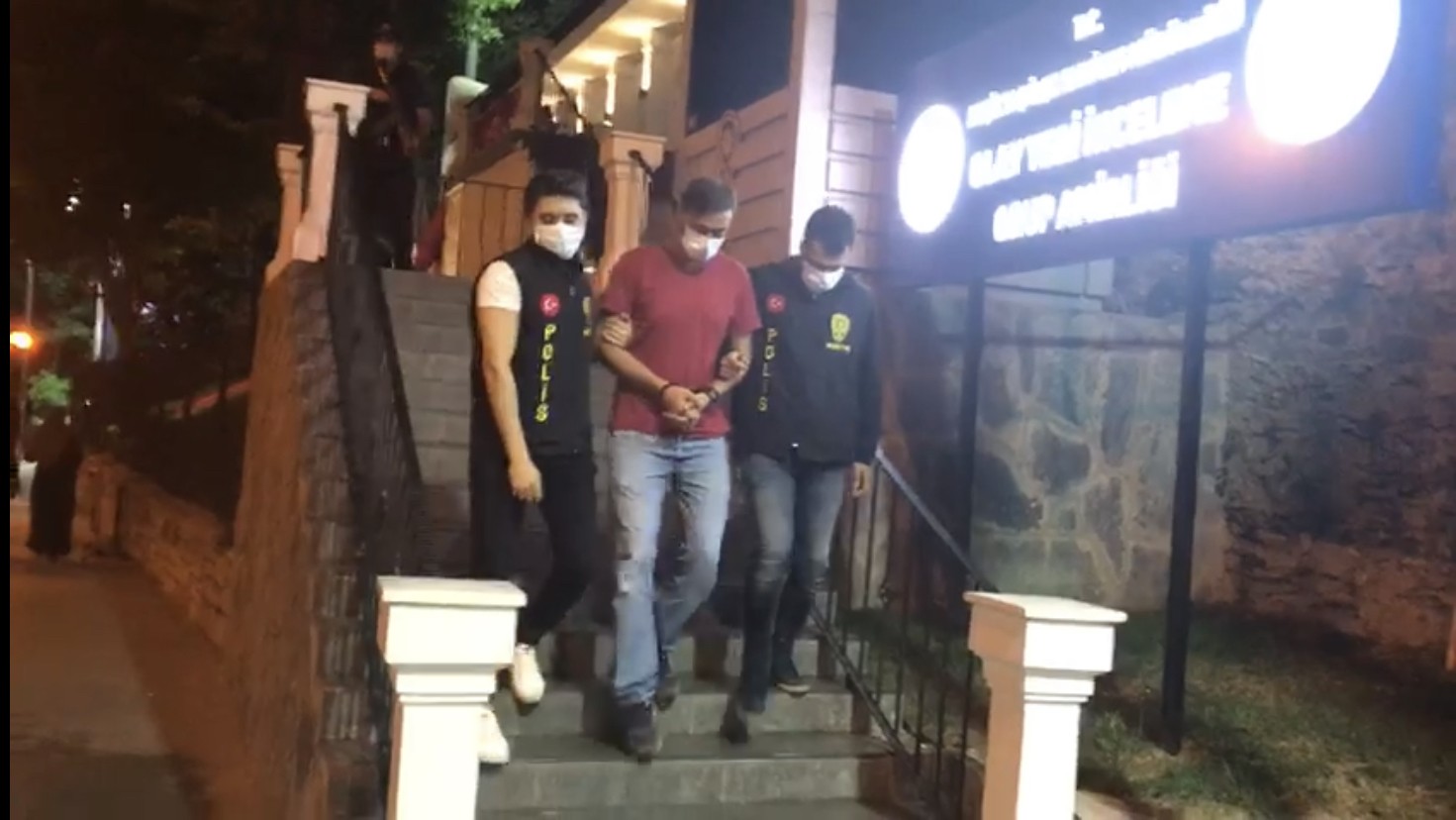 Ünlü oyuncu Deniz Çakır’ın bisikletinin çalındığı anlar kamerada