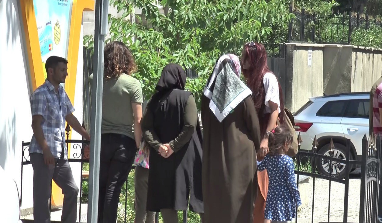 Eşi teröristler tarafından öldürülen kadın:” Eşim sırf sandık başında görevli olduğu için öldürüldü”