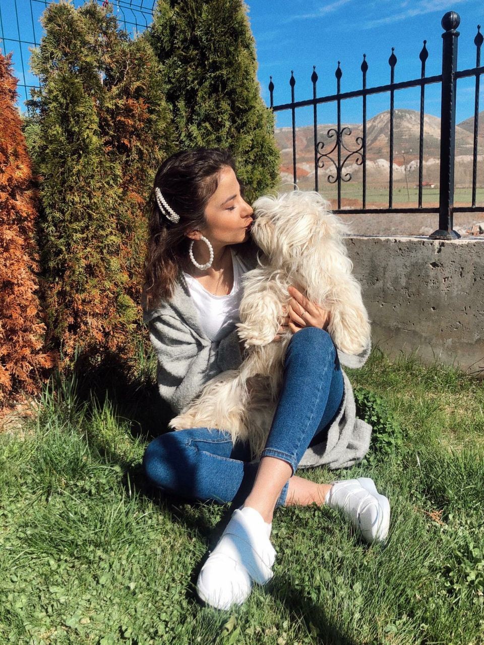 MS hastası genç kız 'o olmadan yaşayamam' dediği köpeğini getirene ödül verecek