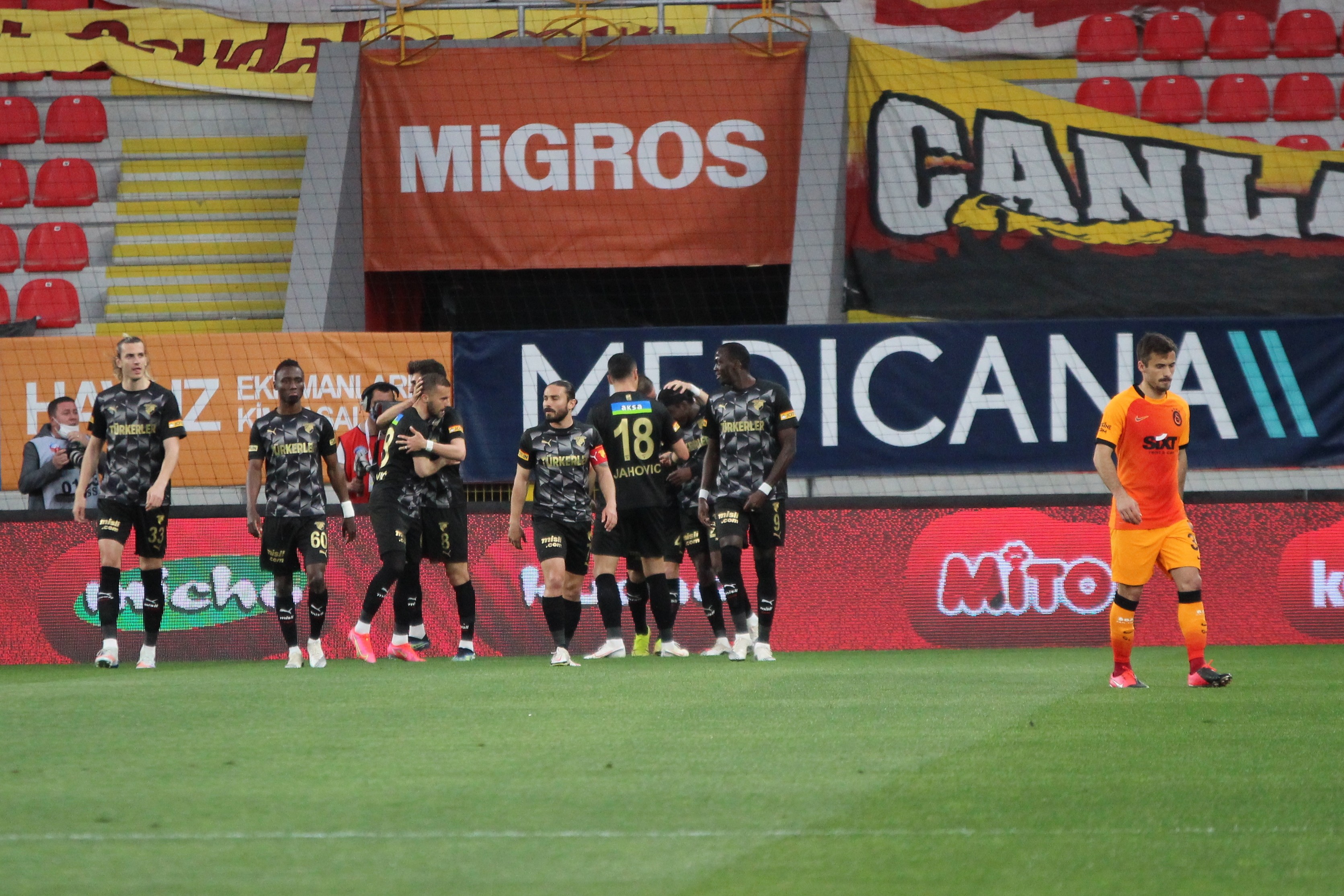 Süper Lig: Göztepe: 1 - Galatasaray: 3 (Maç sonucu)