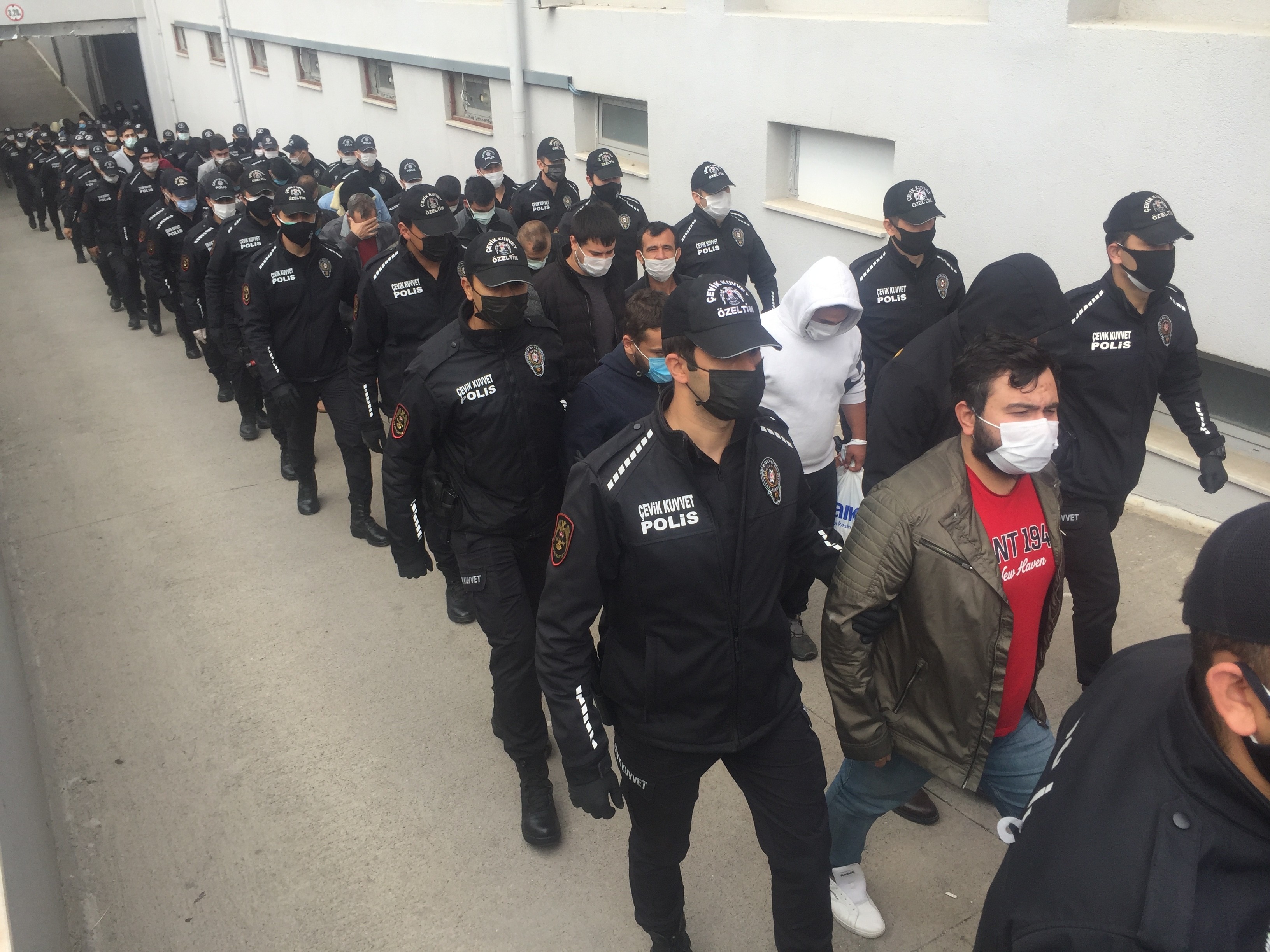 Webmasterlı garantili kupon dolandırıcıları ordusu adliyeye sevk edildi