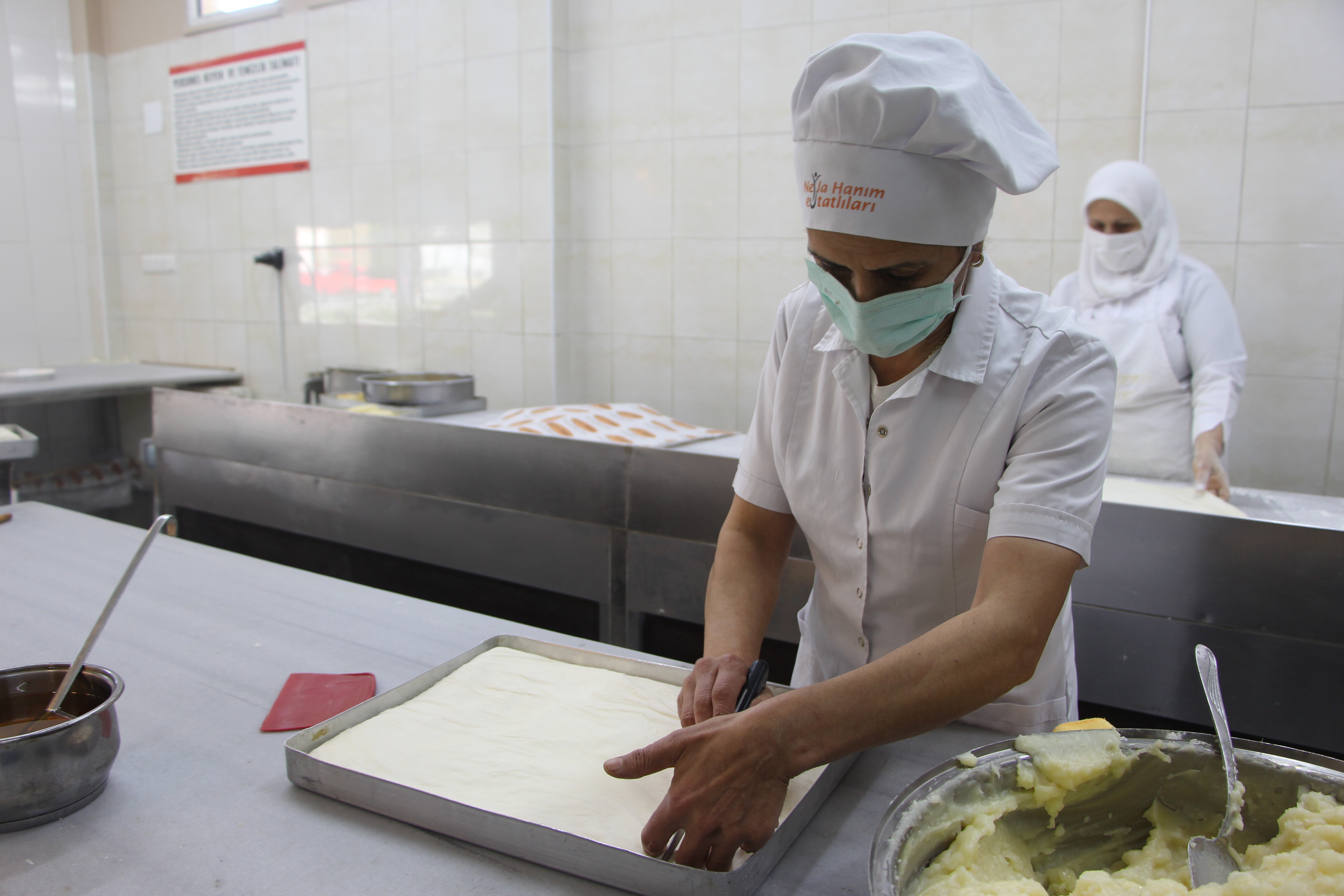 Ramazan ayının vazgeçilmezi, börek görünümlü tatlı: Laz Böreği