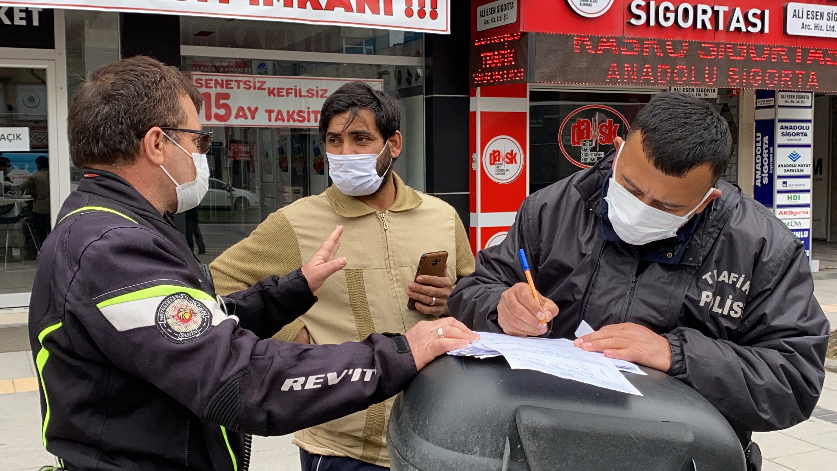 Altı çocuğu ile izinsiz ve ehliyetsiz dışarı çıkınca olanlar oldu