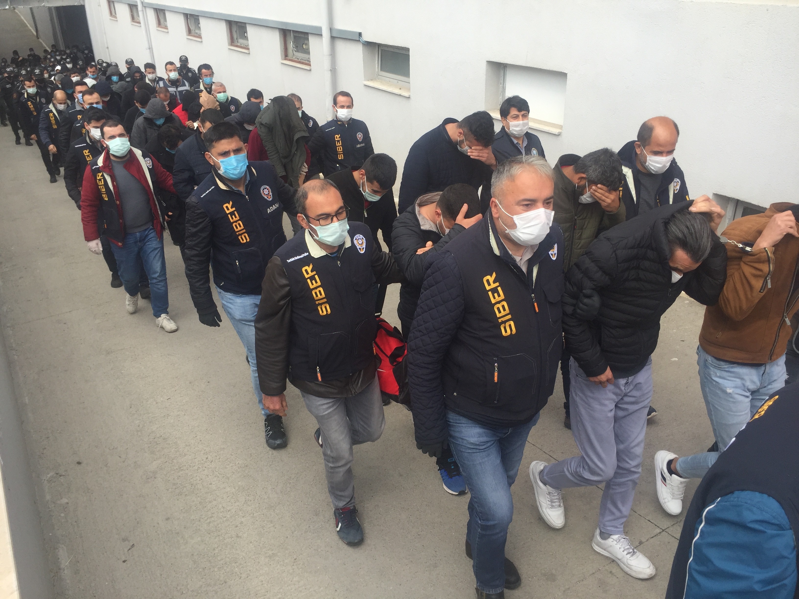 Webmasterlı garantili kupon dolandırıcıları ordusu adliyeye sevk edildi