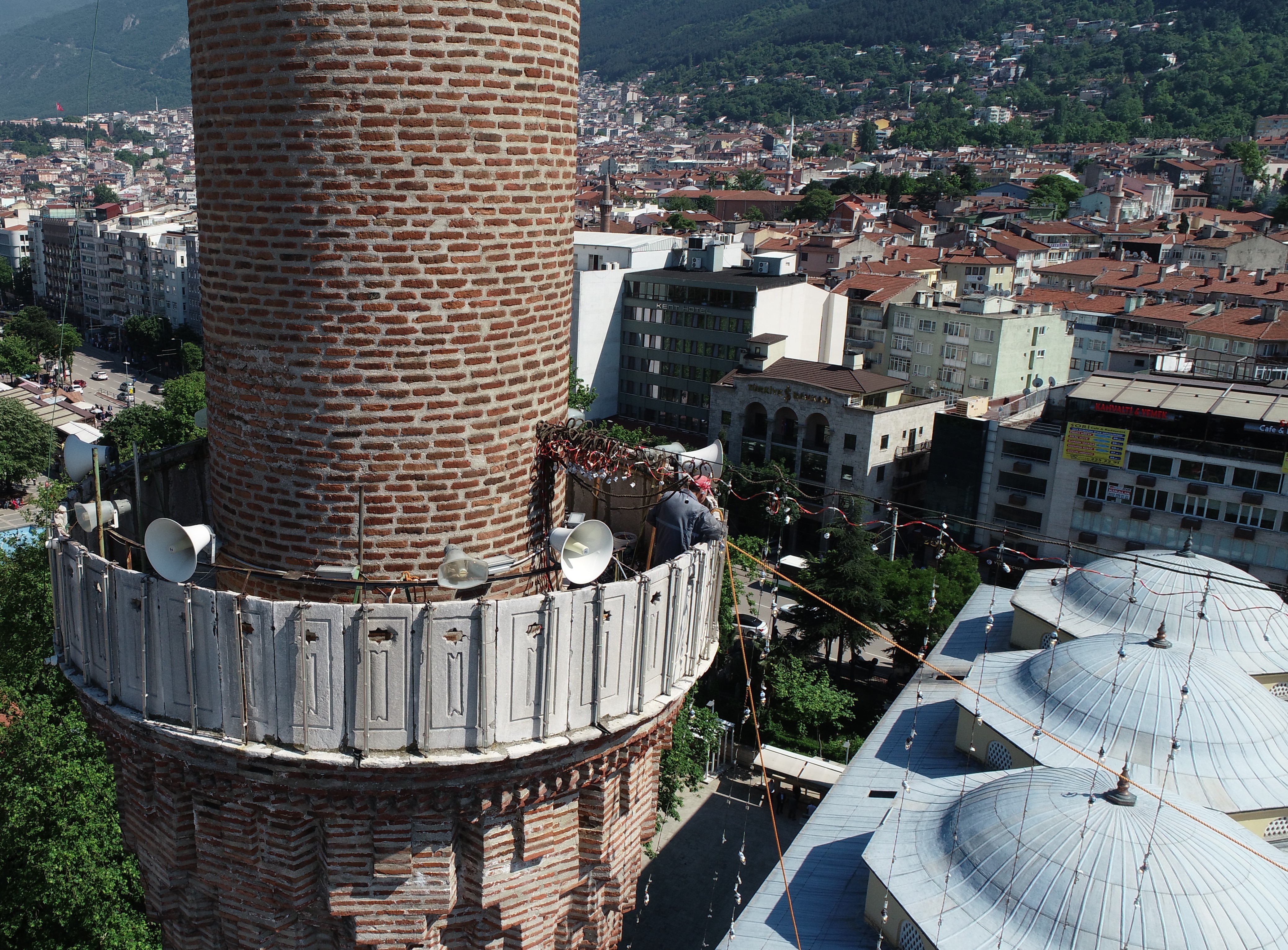 Ulu Cami'ye Ramazan mahyası asıldı