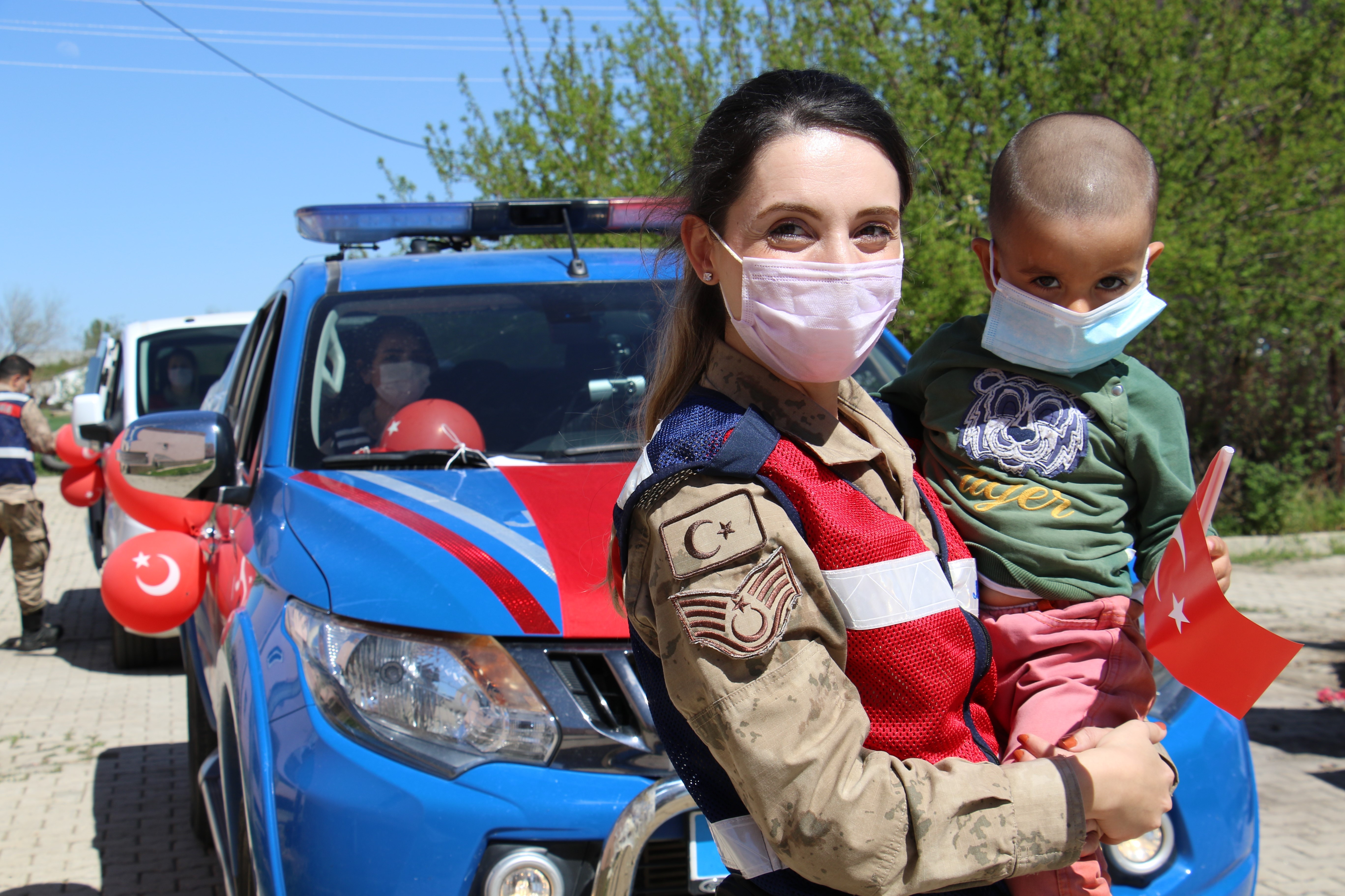 Mehmetçik’ten köy çocuklarına bayram sürprizi!