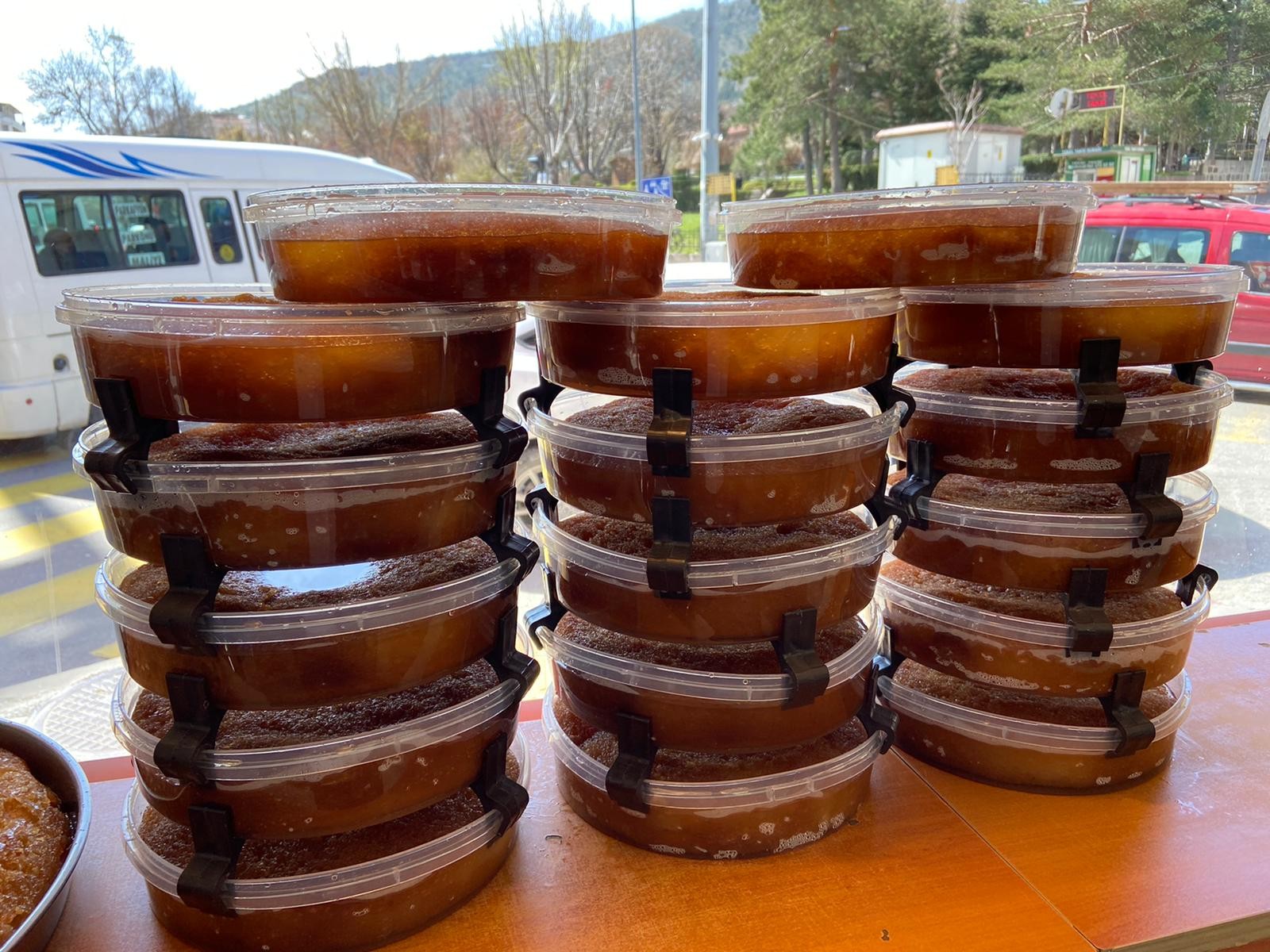 Ramazan sofralarının vazgeçilmez tatlısı: Kaymaklı ekmek kadayıfı