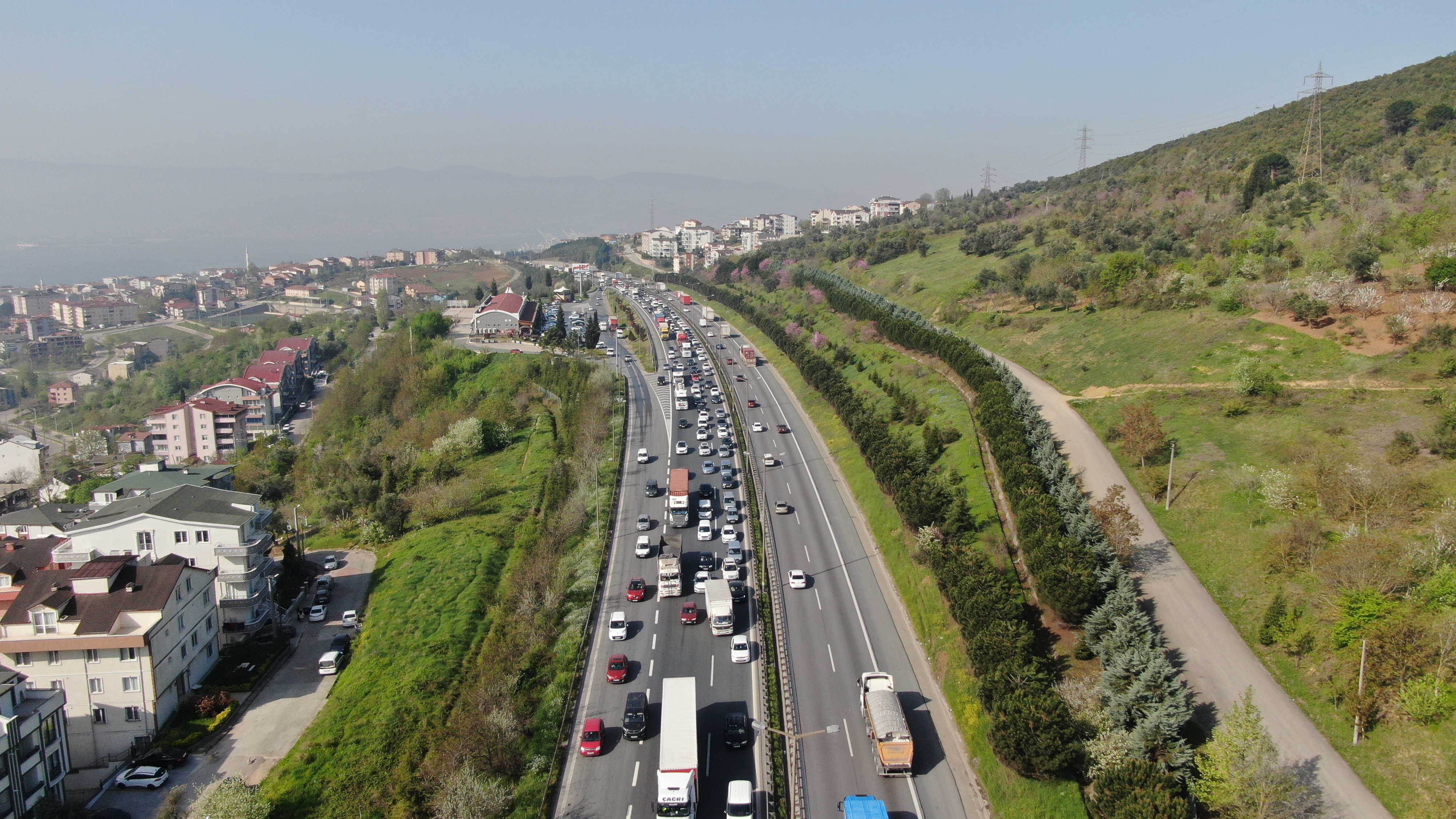 TEM Otoyolunda kısıtlama öncesi trafik yoğunluğu
