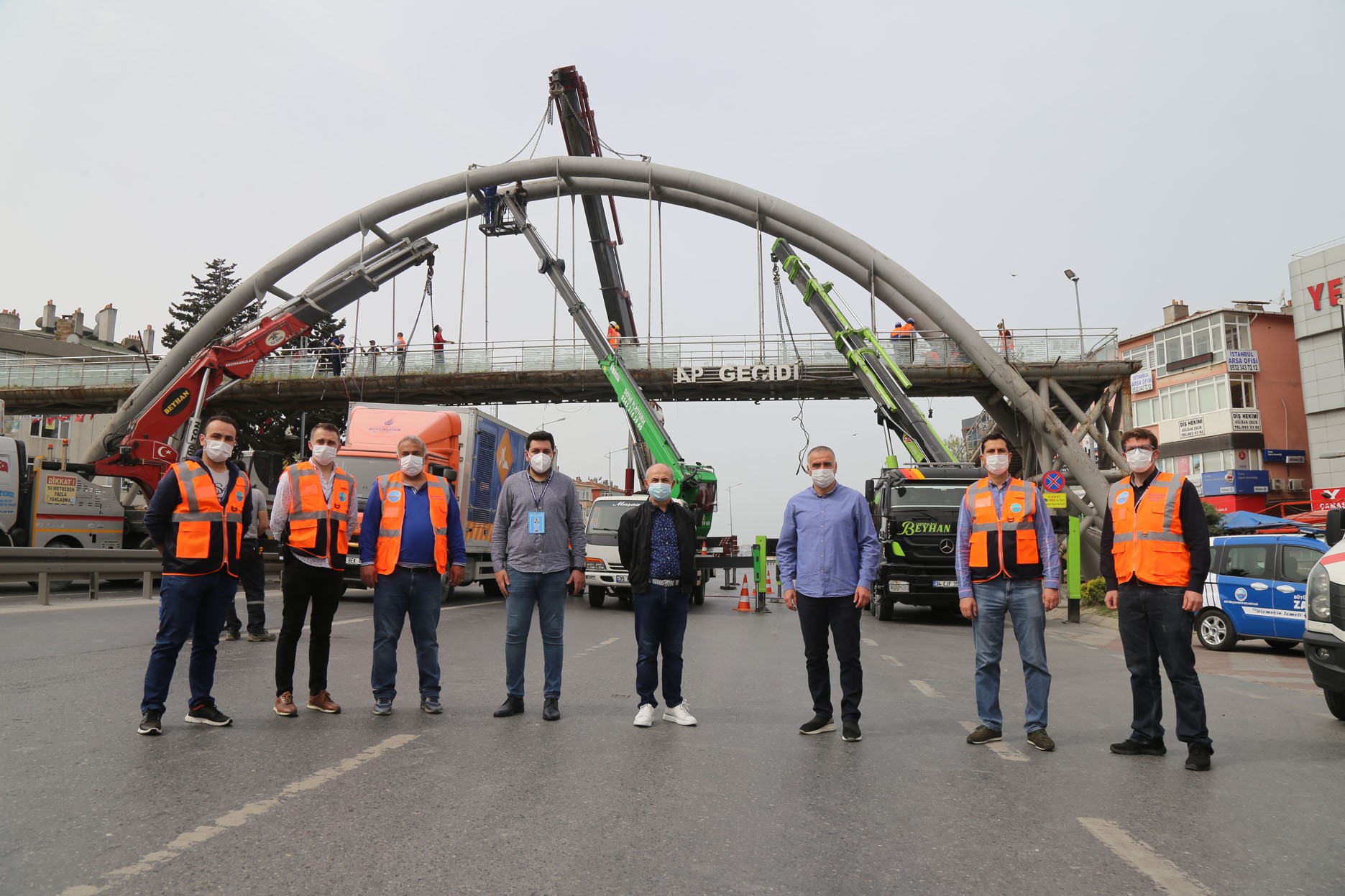 Büyükçekmece’nin iki yakasını birleştiren üst geçit yenileniyor