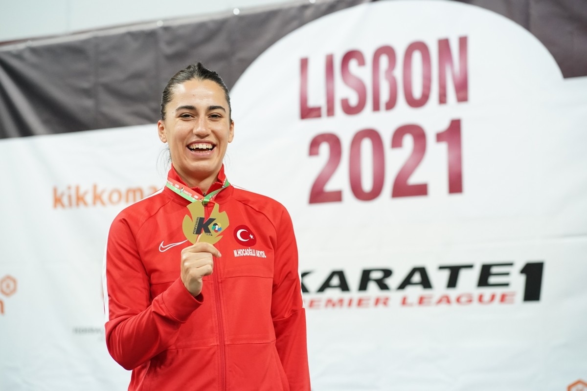 Madalyalar Esat Başkan için!