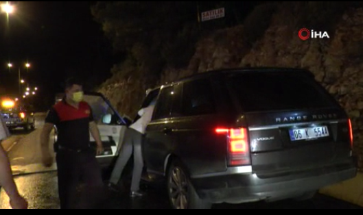 Eski Milletvekili Süleyman Bölünmez alev alev yanan araçtan canını zor kurtardı