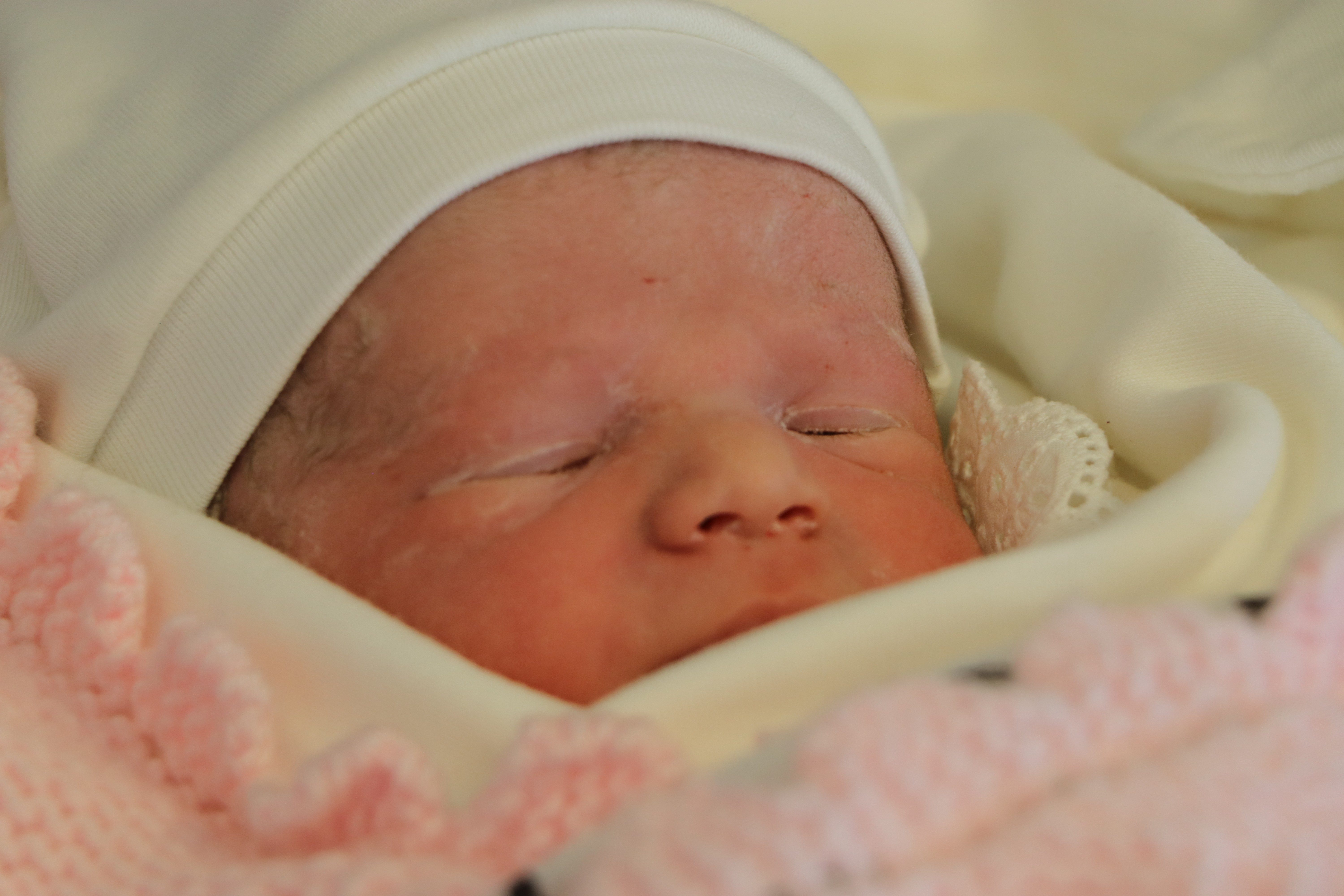 47 yaşında 15. tüp bebek uygulaması ile bebekleri olan çiftin görülmeye değer mutluluğu