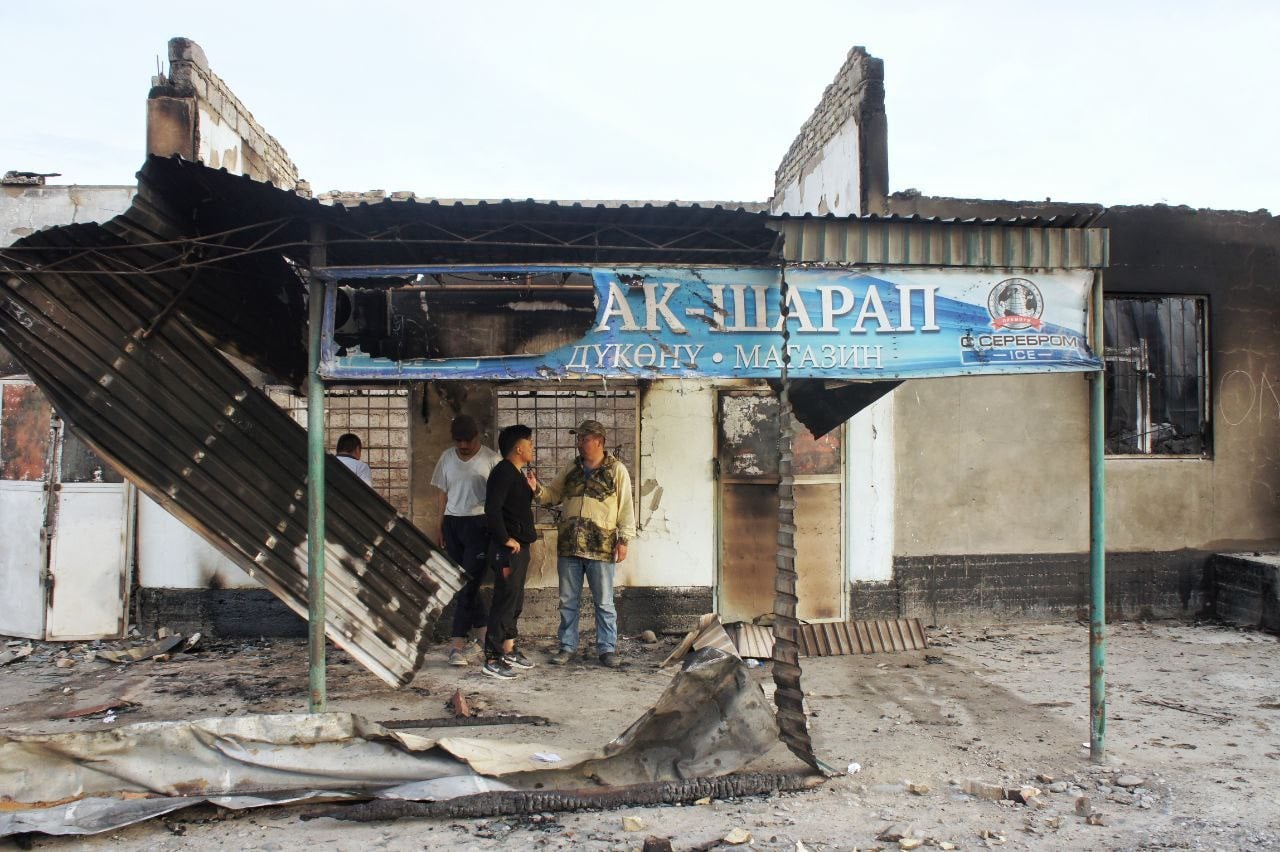Kırgızistan-Tacikistan sınırındaki çatışmada ateş altında kalan Kırgız köyleri görüntülendi
