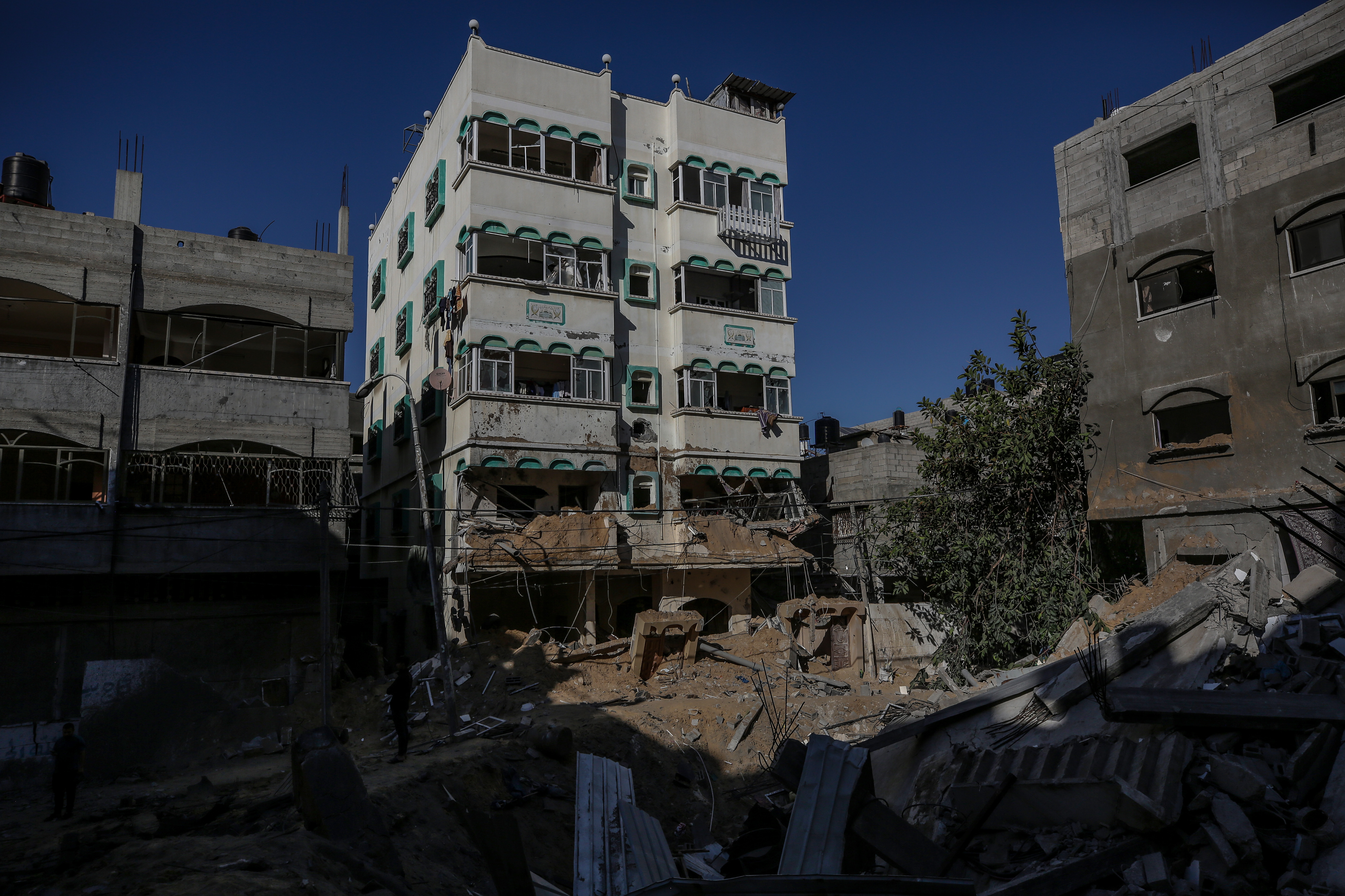 İsrail saldırılarının hedefi Gazze’de yıkım görüntülendi