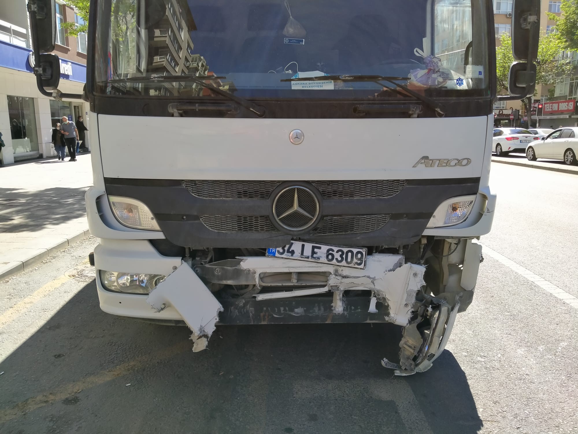 Kurallara uymayan genç kazaya yol açtı: 2 yaralı