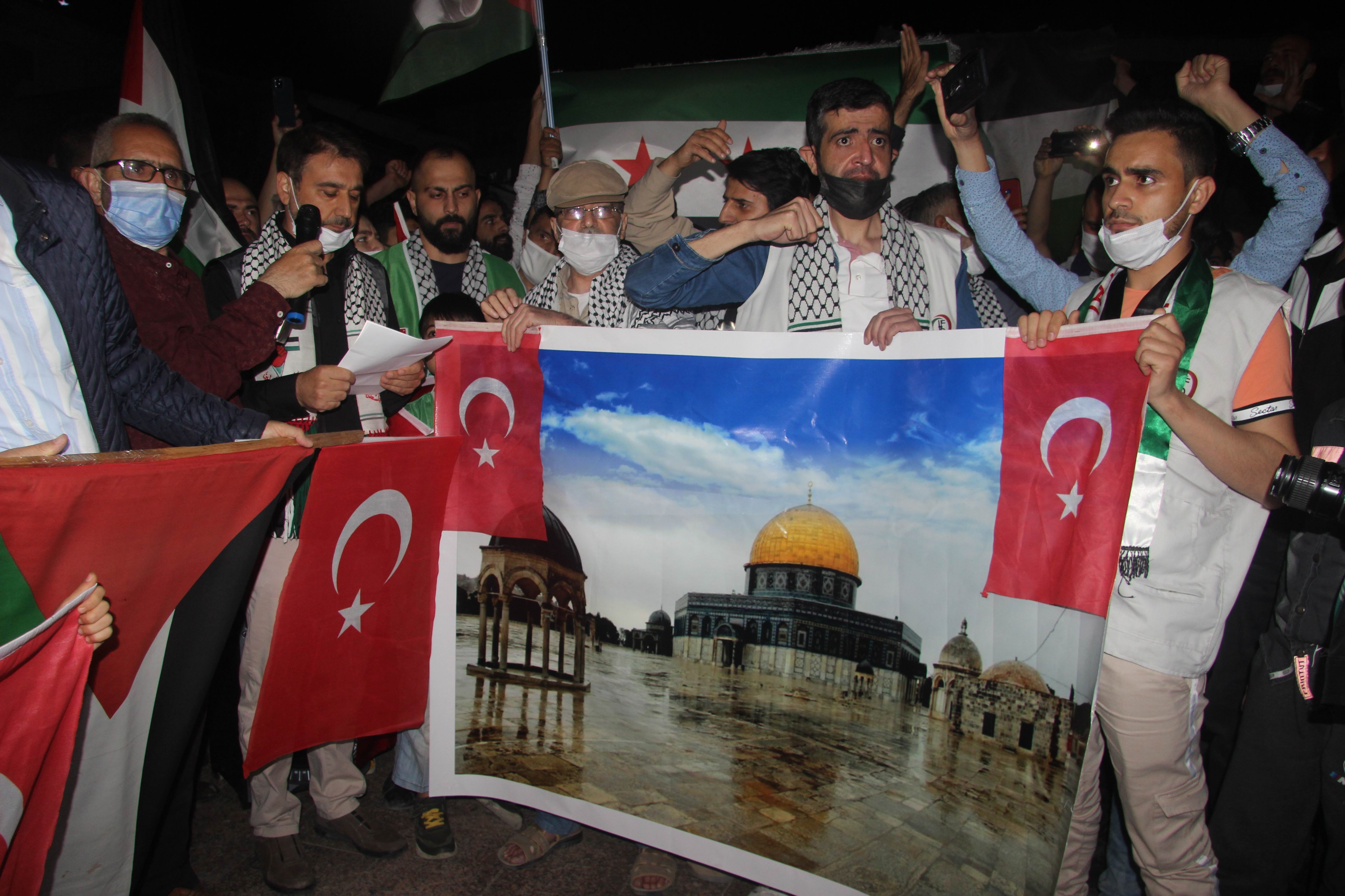 Kilis'te yaşayan Filistinliler İsrail'i protesto etti