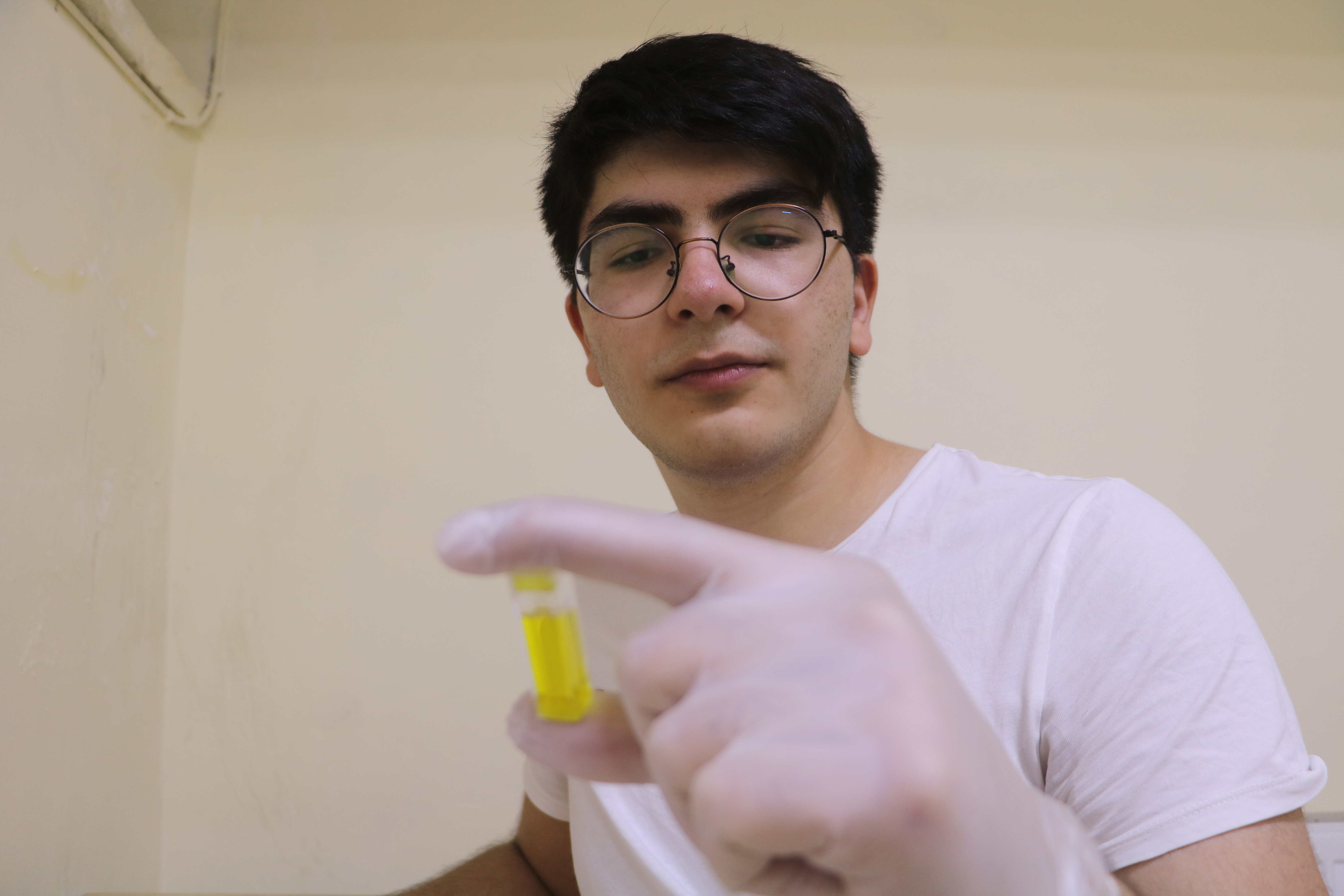 Bodrum kattaki laboratuvarda geliştirdiği projeyle dünya birincisi oldu