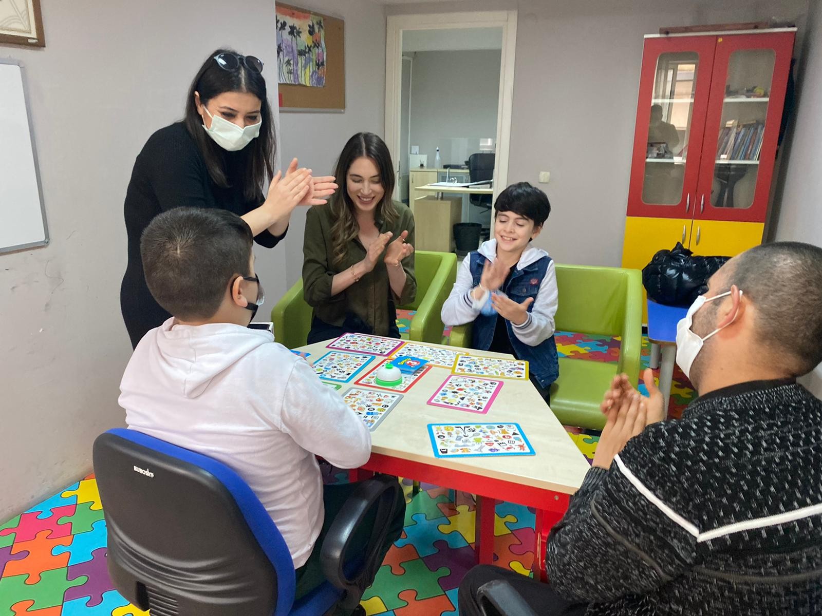 Çocuk oyuncu Mustafa Konak, karakterine hazırlandığı rehabilitasyon merkezini ziyaret etti