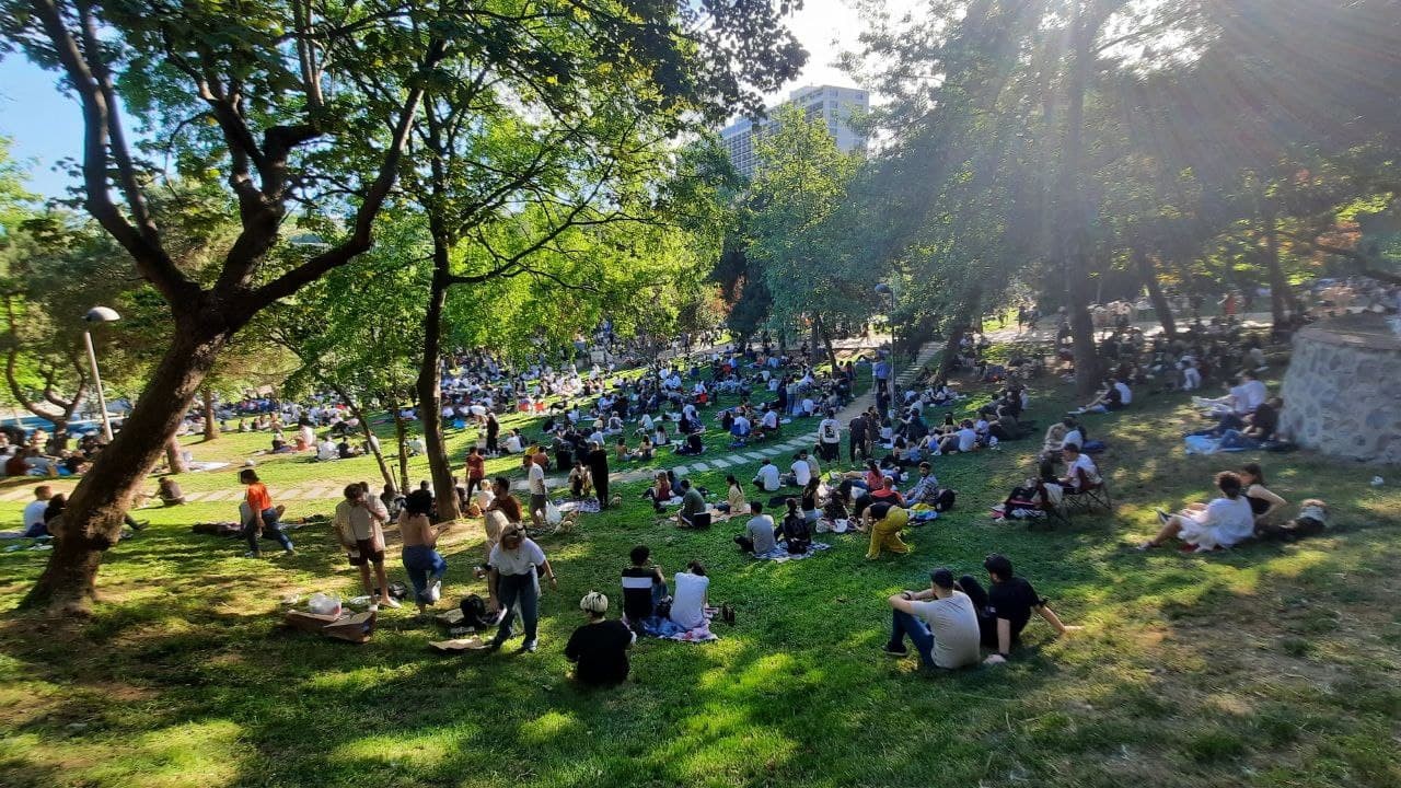 Maçka Parkı’nda korkutan görüntü: Yüzlerce kişi akın etti!