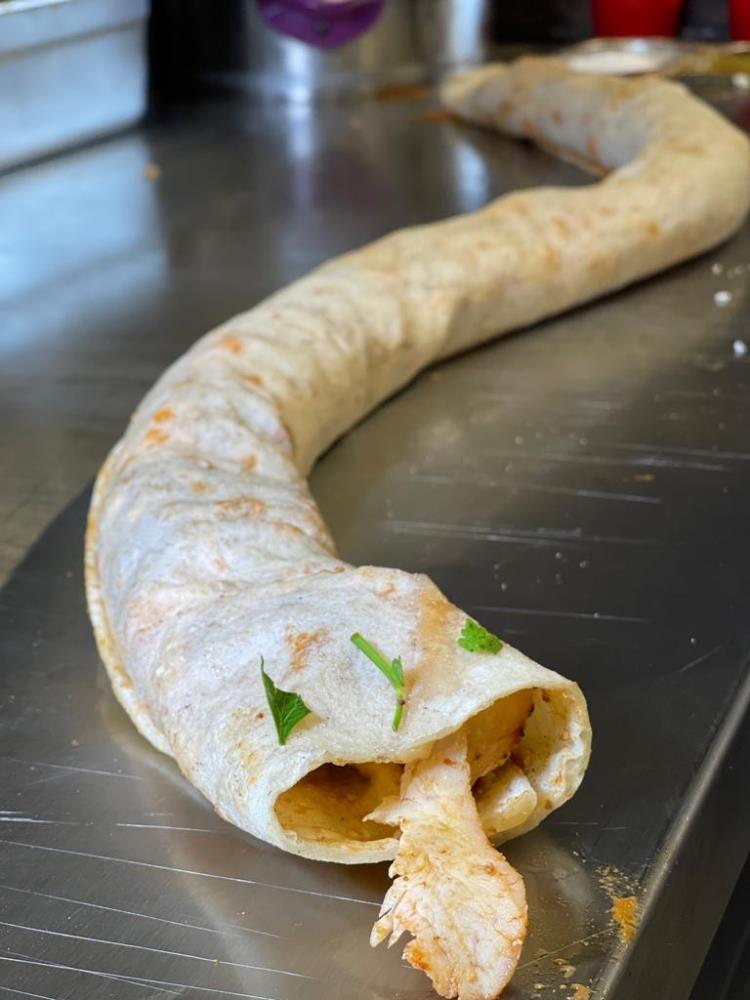 Adanalı Mehmet İkram Usta'nın 'Piton Döneri'nin ünü şehir dışına taştı