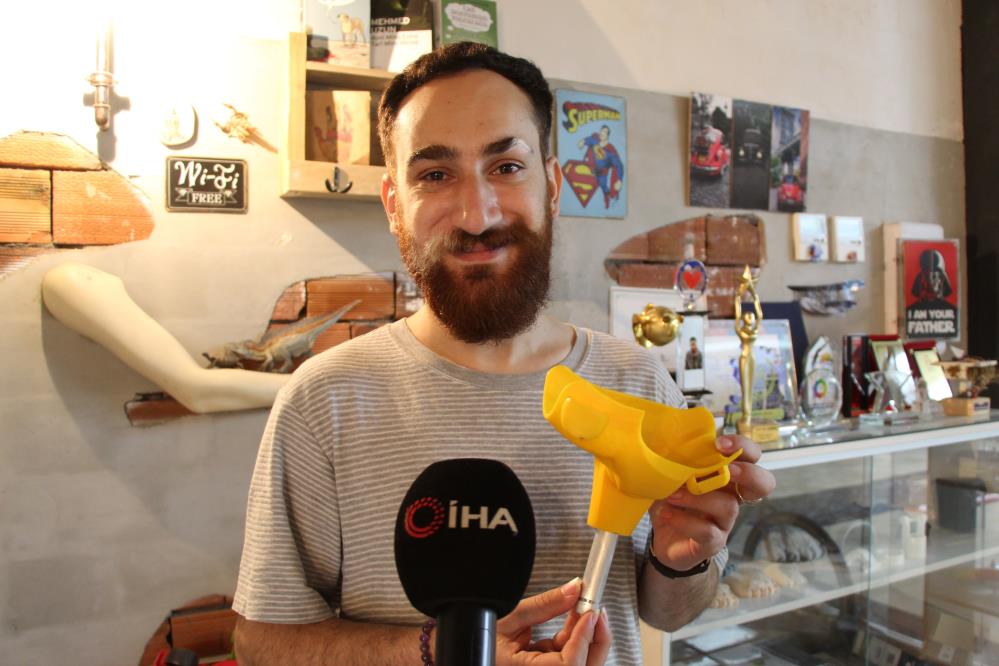 Yaptığı protezle engelli kedinin yeniden koşmasını sağladı