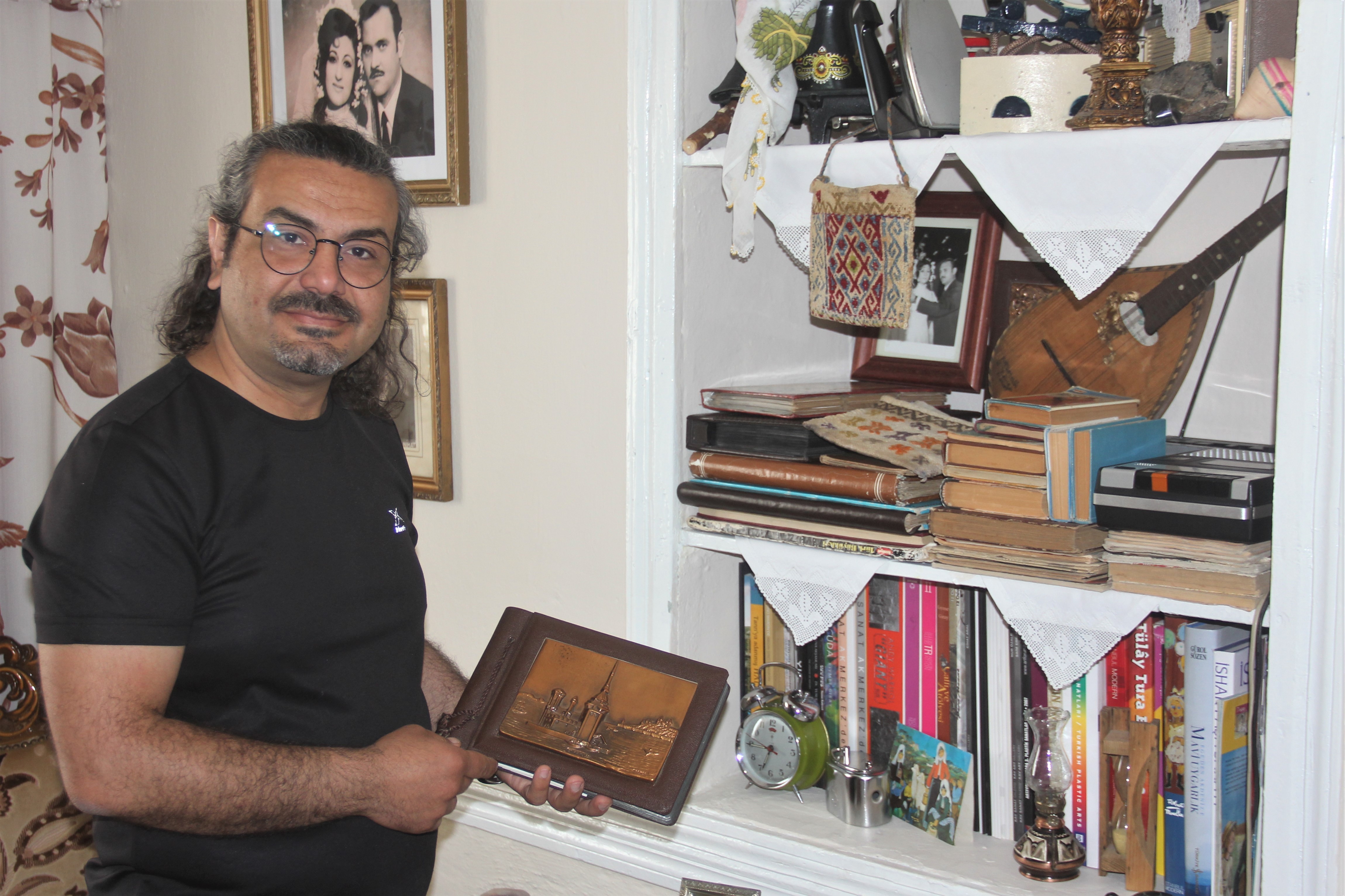 Resim öğretmeni, antika eşyalarla evini nostalji müzesine dönüştürdü