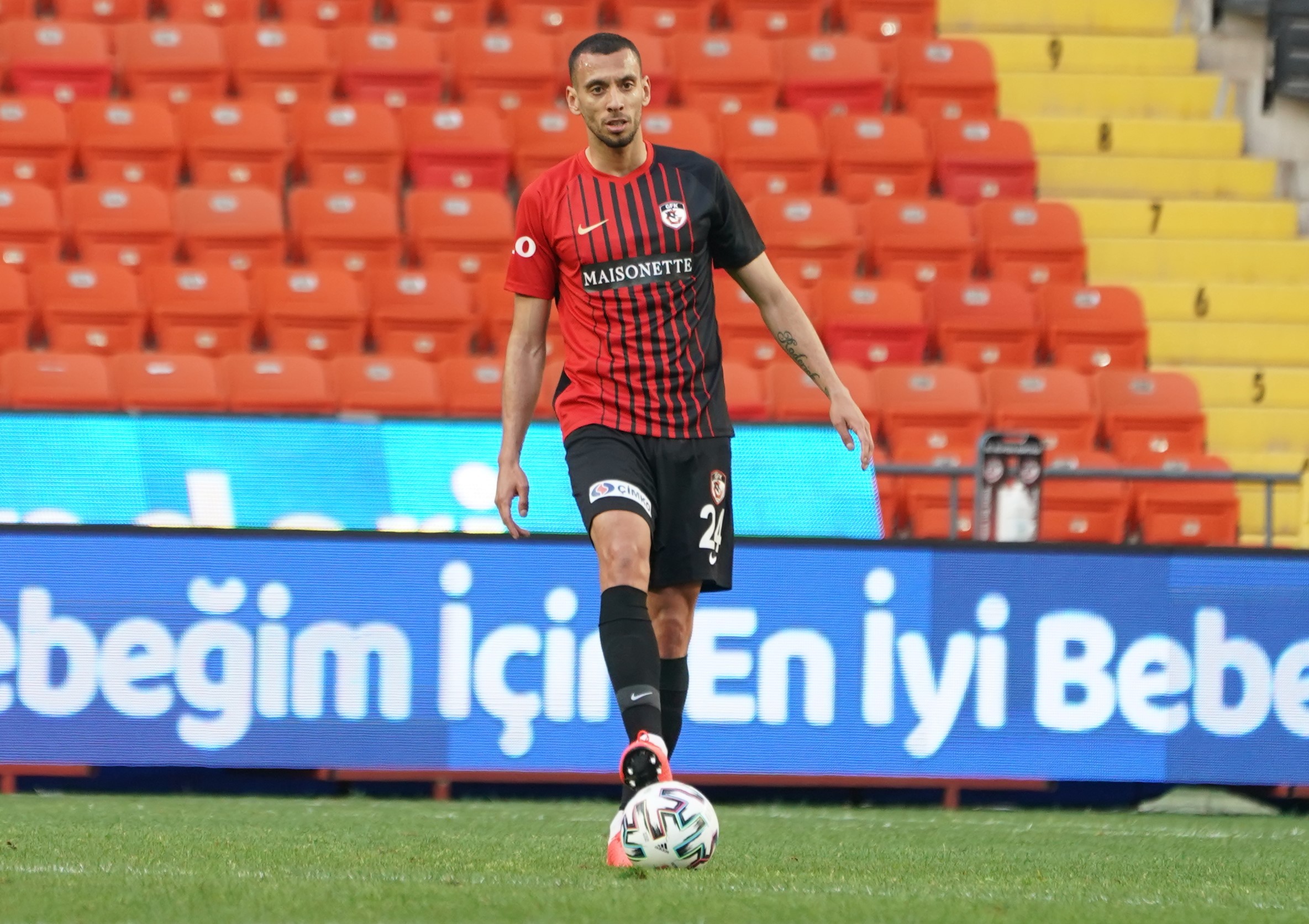 Gaziantep FK'da üç futbolcu ile yollar ayrıldı