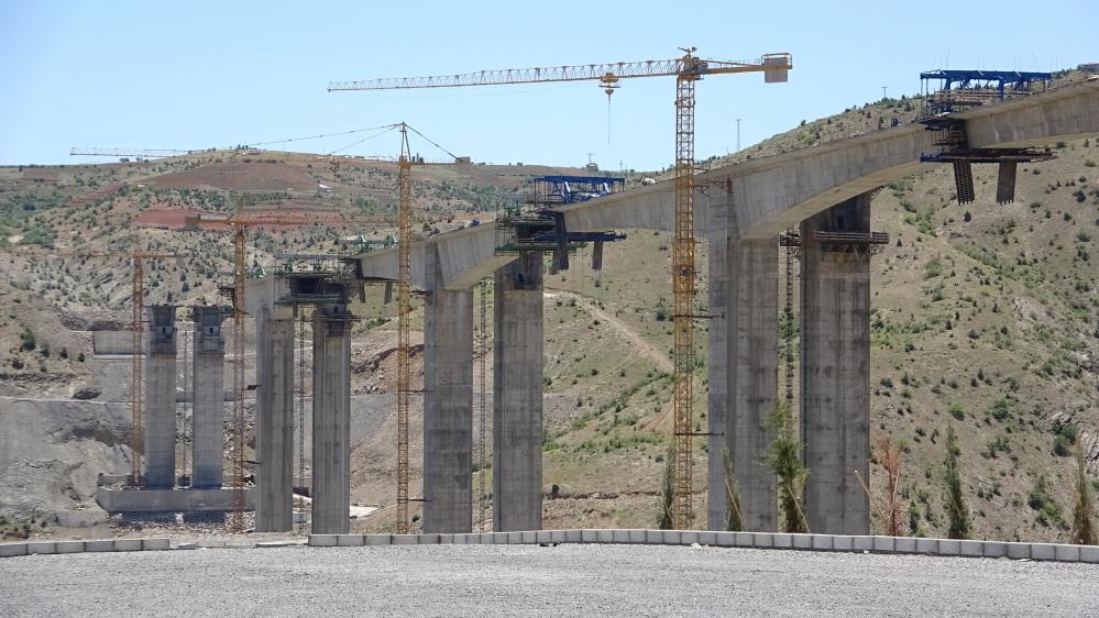Türkiye’nin en yüksek ayaklı viyadüğü Konya-Alanya arasını 2 saat 15 dakikaya indirecek