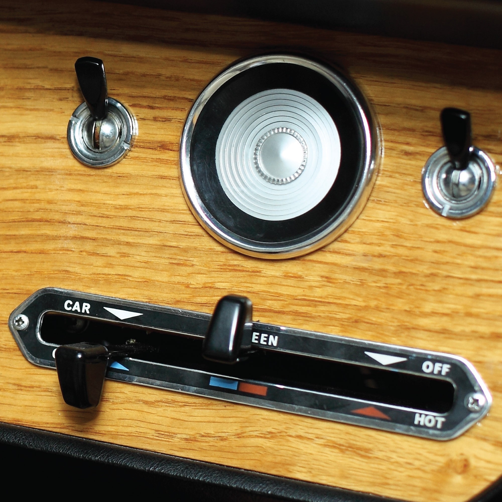 İranlı koleksiyoncular, Şah Pehlevi’nin hediye ettiği arabanın peşinde