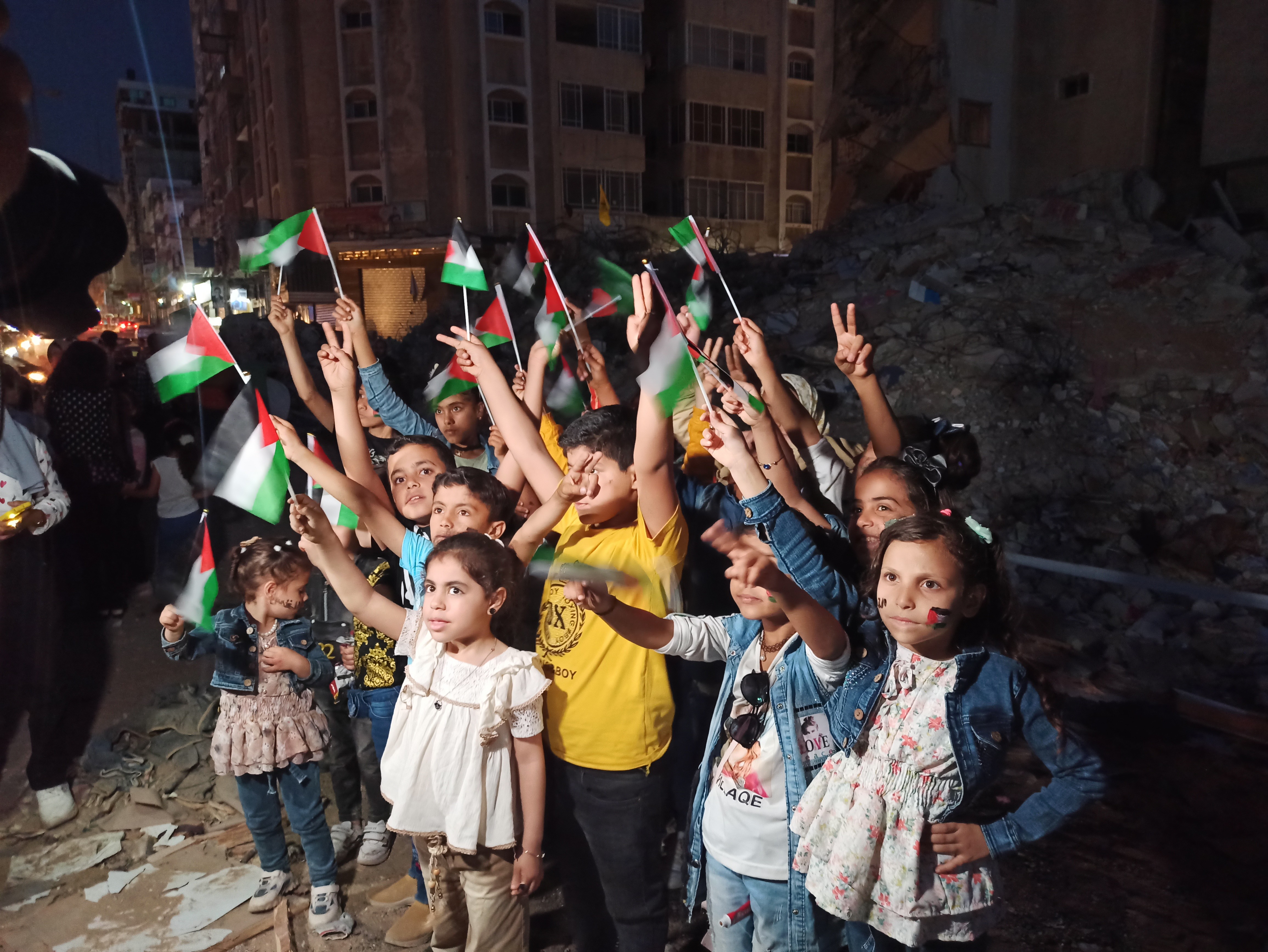 Filistinli çocuklar, İsrail saldırılarında ölen akranlarını andı