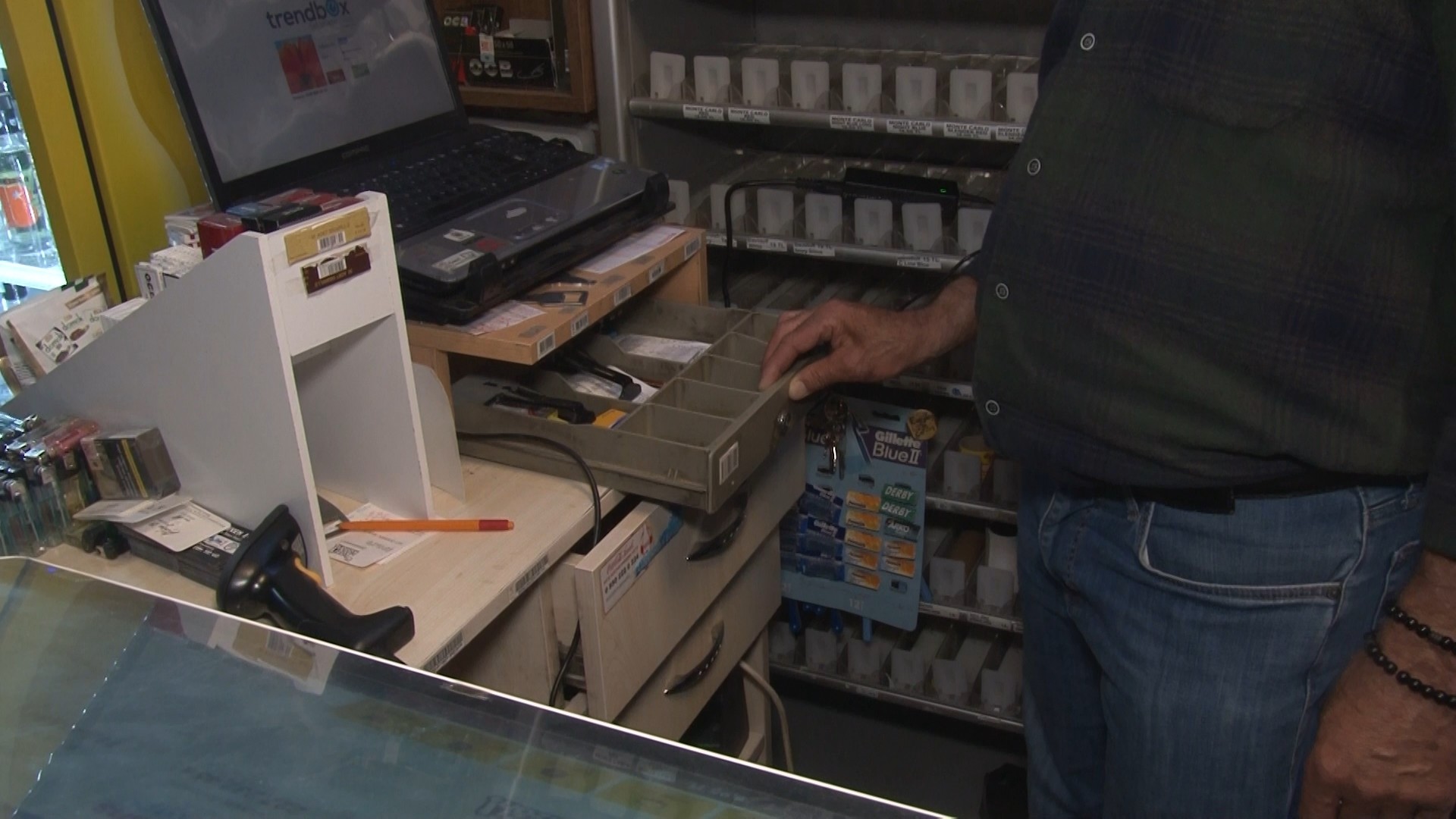 Kadıköy’deki tekel bayiide 4 saatte 70 bin liralık vurgun