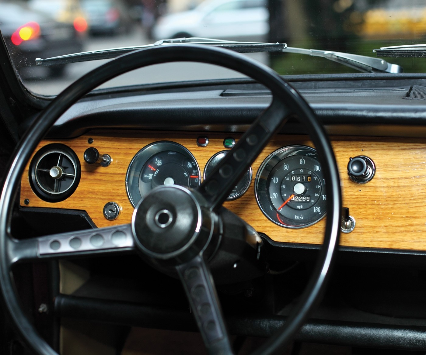 İranlı koleksiyoncular, Şah Pehlevi’nin hediye ettiği arabanın peşinde