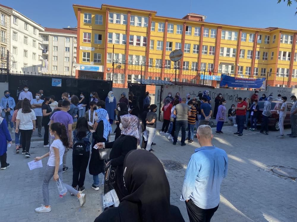 Liselere Geçiş Sistemi (LGS) sınavının ilk oturumu başladı