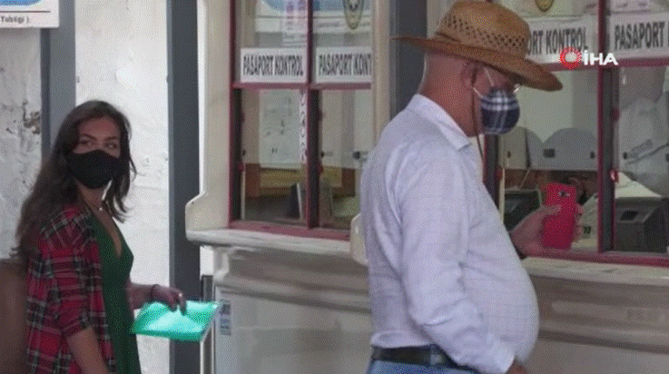 KKTC ile Güney Kıbrıs arasındaki sınır kapıları 15 ay sonra yeniden açıldı