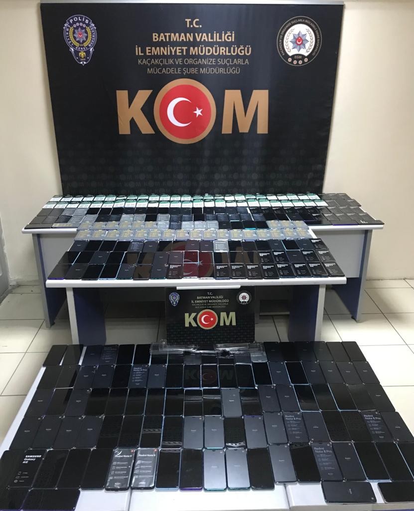 Batman’da 1 milyon lira değerinde 305 adet kaçak cep telefonu ele geçirildi