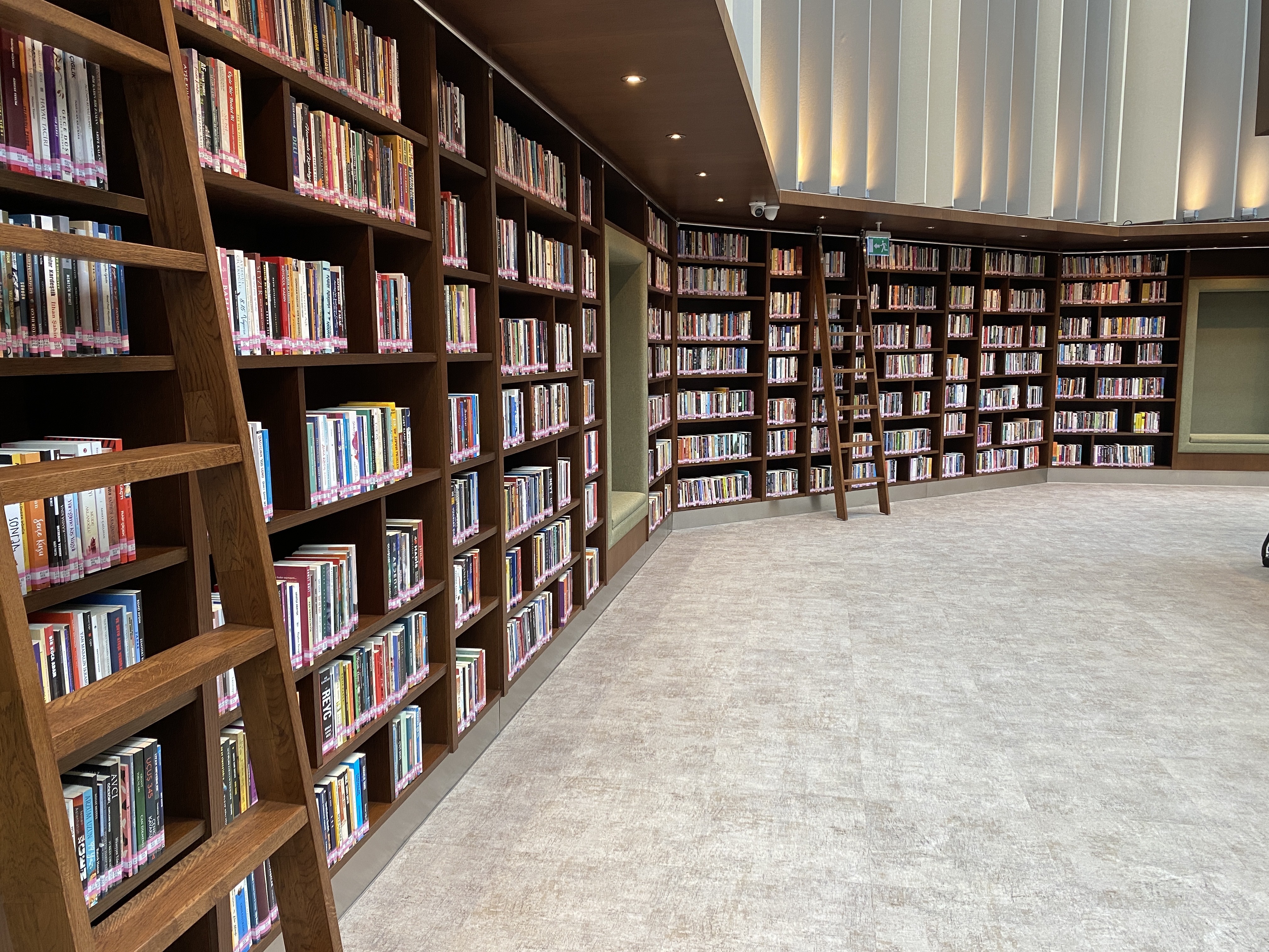 Fatih’in en büyük kütüphanesi açıldı