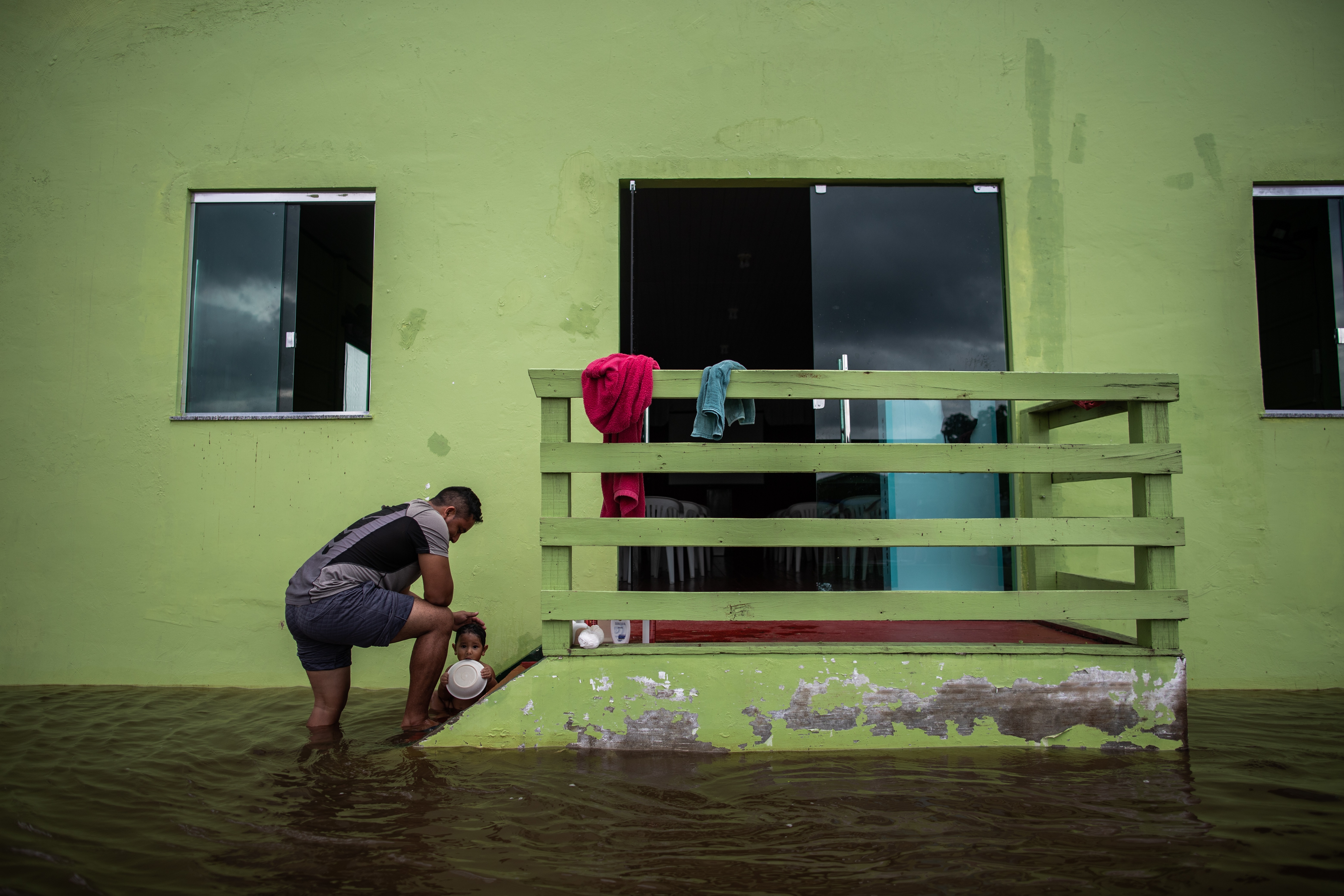 Amazon ormanlarının etrafındaki nehirlerin su seviyesinde rekor artış