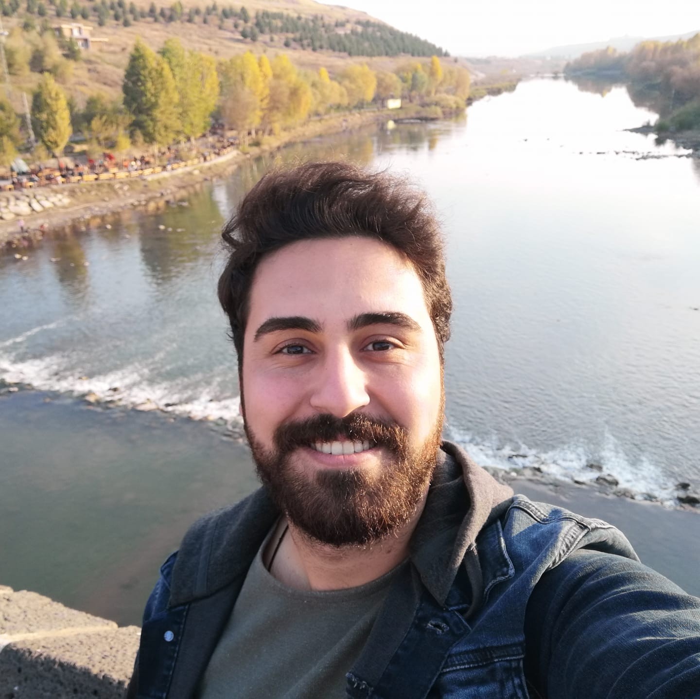 Genç sağlıkçı dereye uçan araçta can verdi