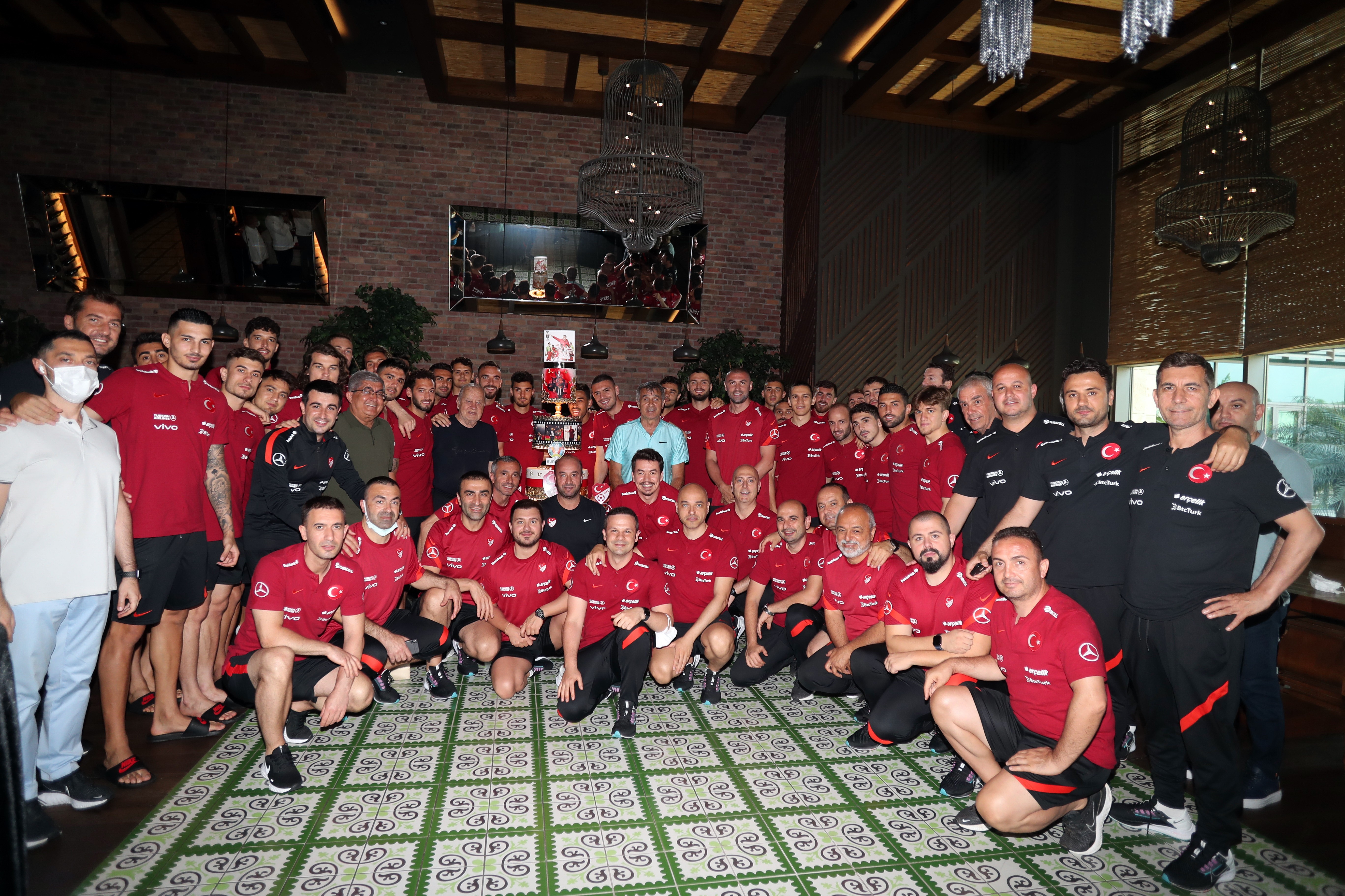 Şenol Güneş'in doğum günü kutlandı